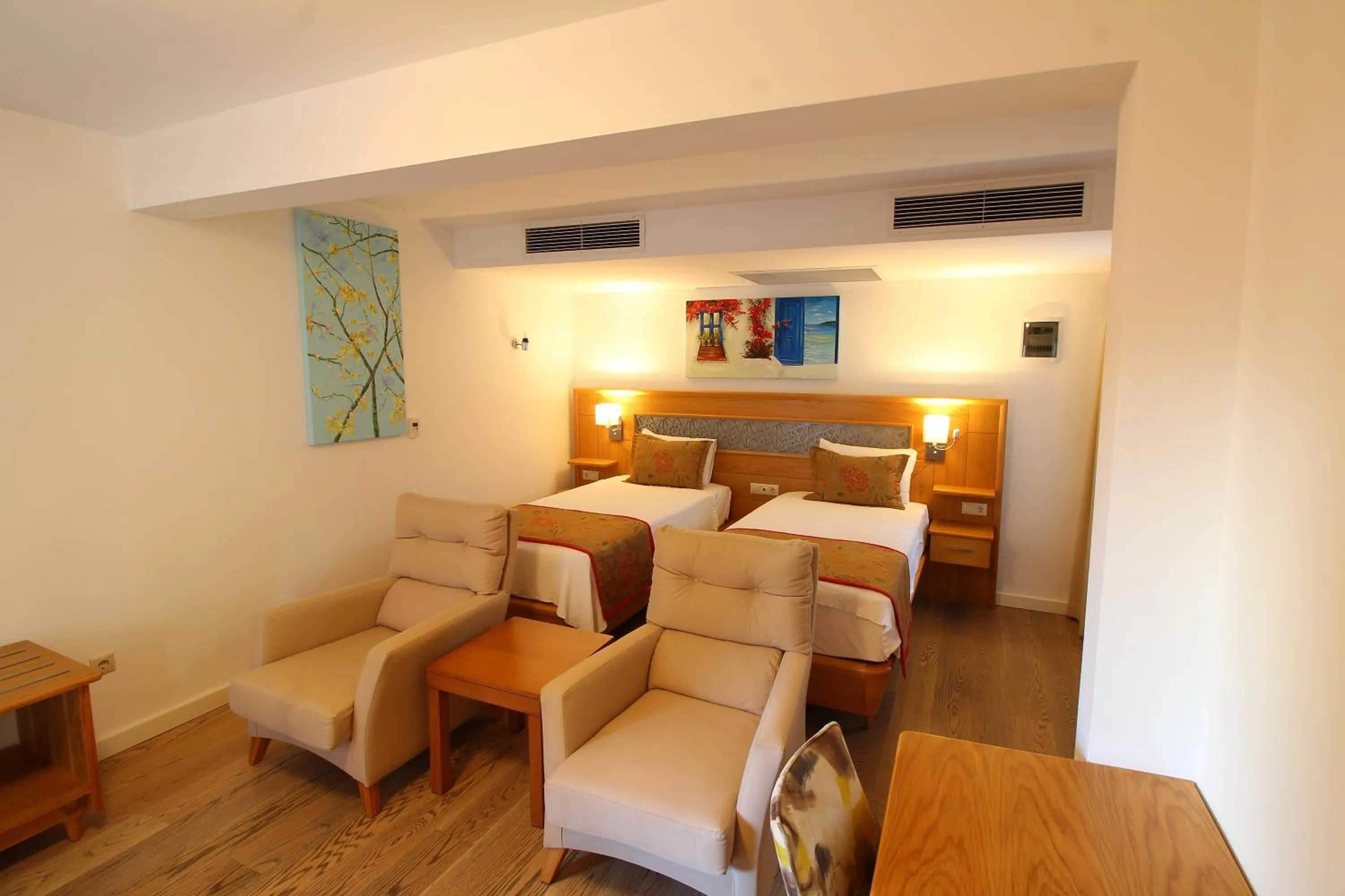 Living room, Bed in The Losh Hotel