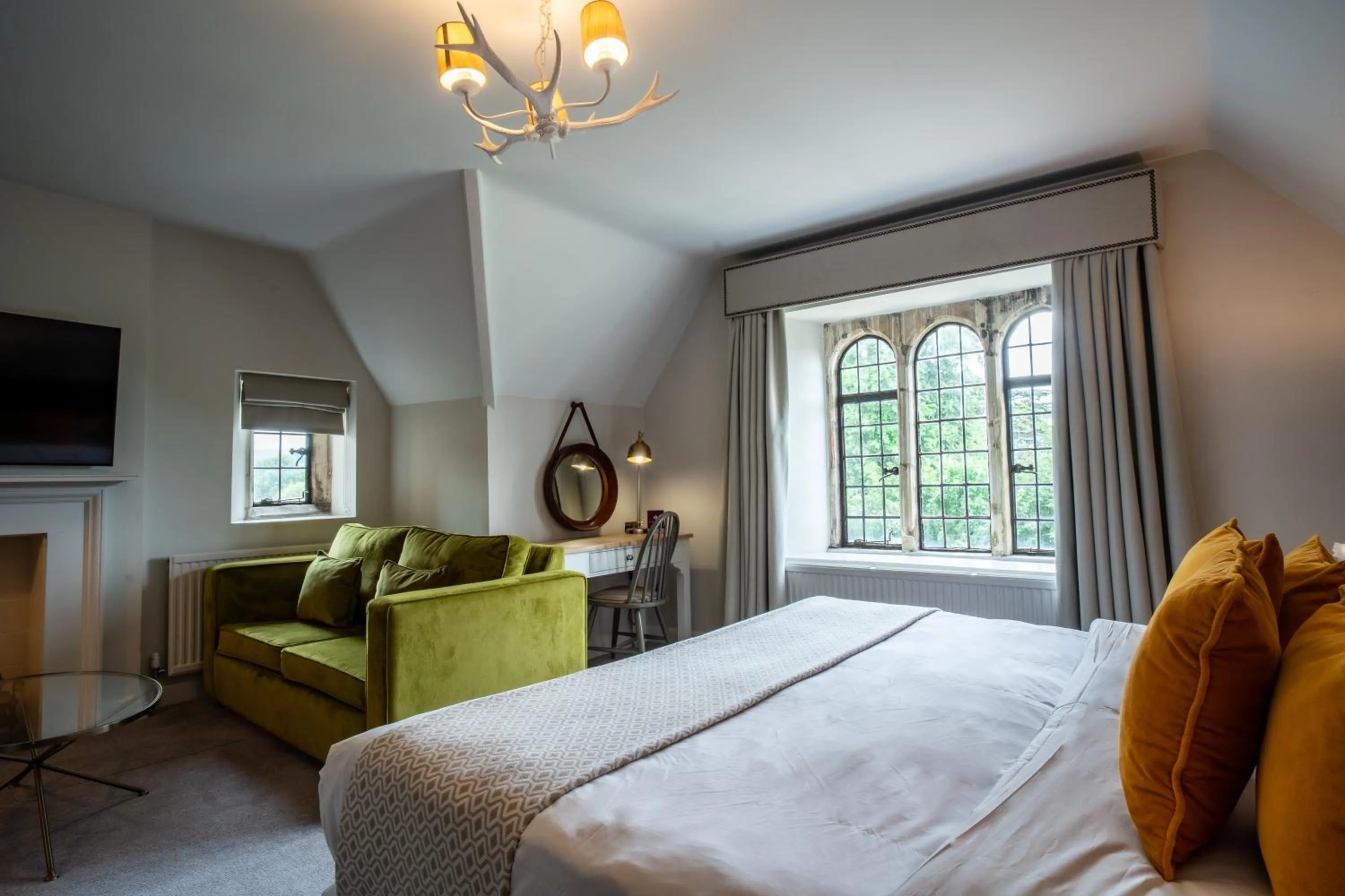 Photo of the whole room, Bed in Stonehouse Court Hotel - A Bespoke Hotel
