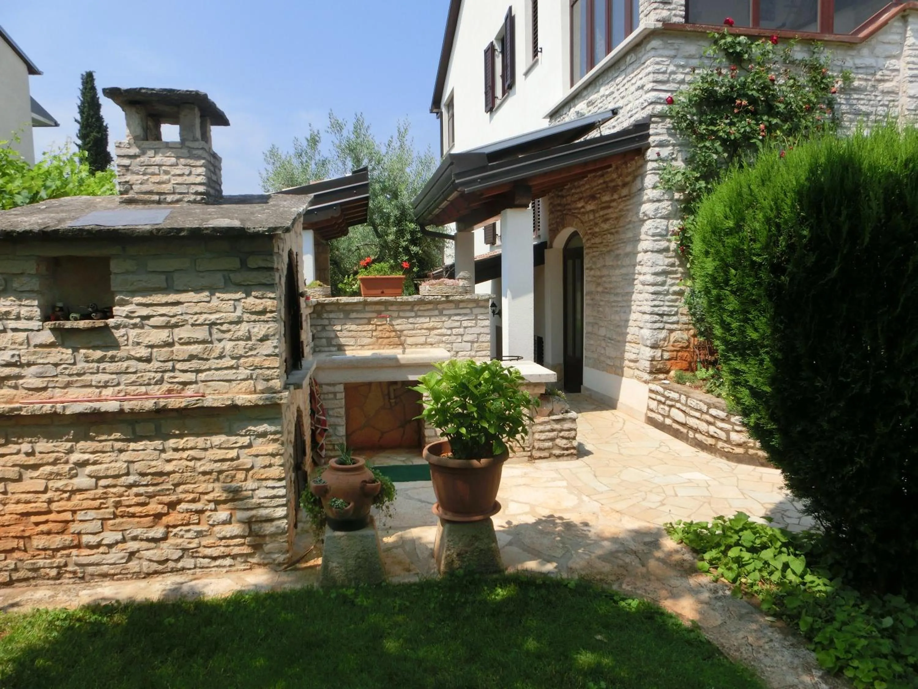 BBQ facilities in Apartmani Villa Otilija