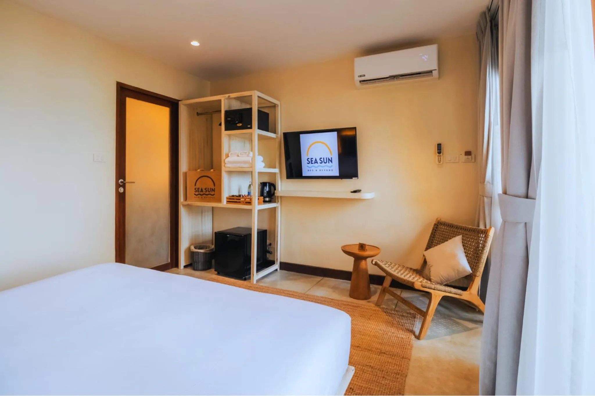 Bed in Sea Sun Bed & Beyond