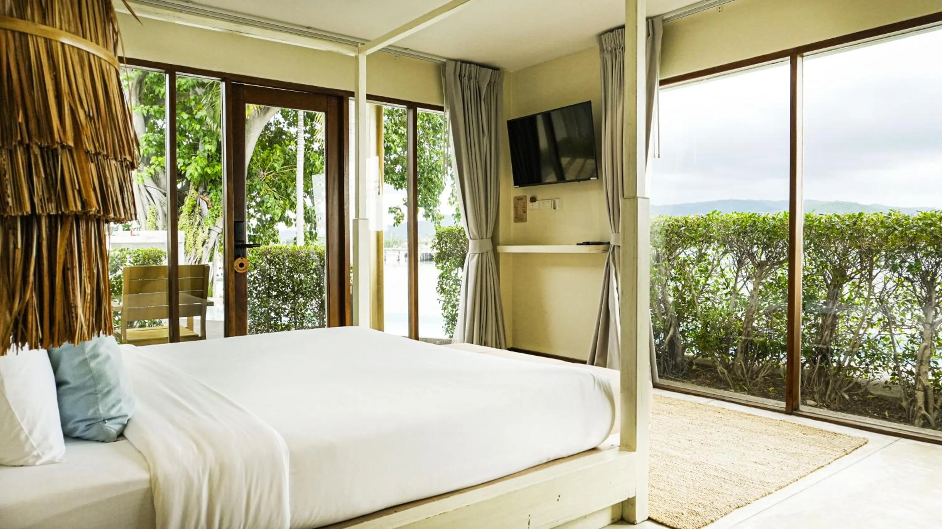 Bed in Sea Sun Bed & Beyond