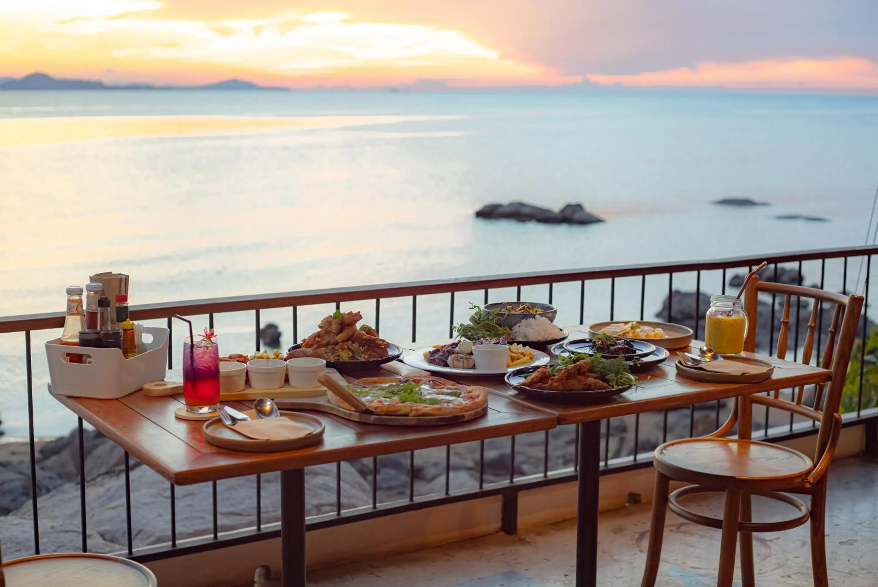 Restaurant/places to eat in Sea Sun Bed & Beyond