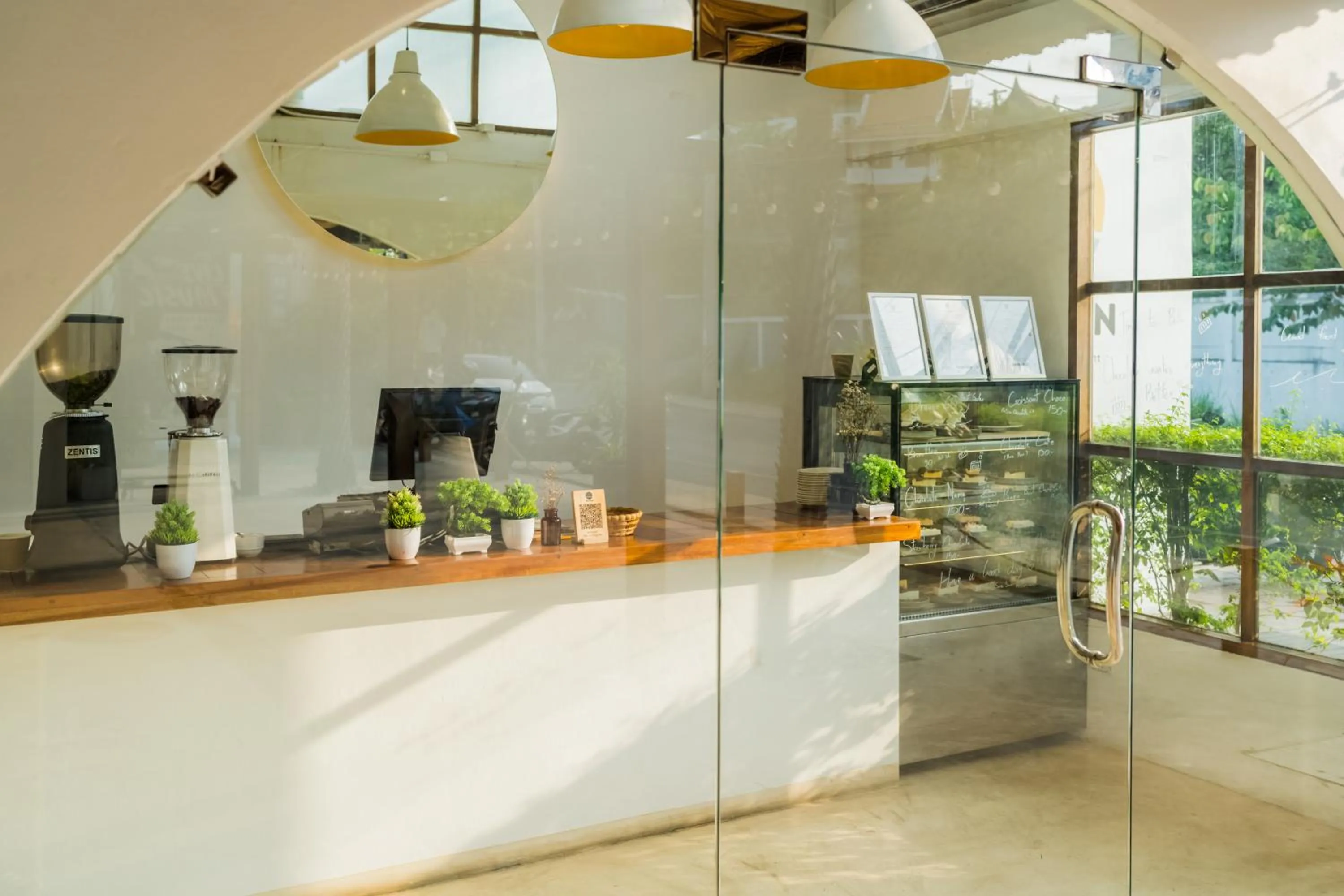 Restaurant/places to eat in Sea Sun Bed & Beyond