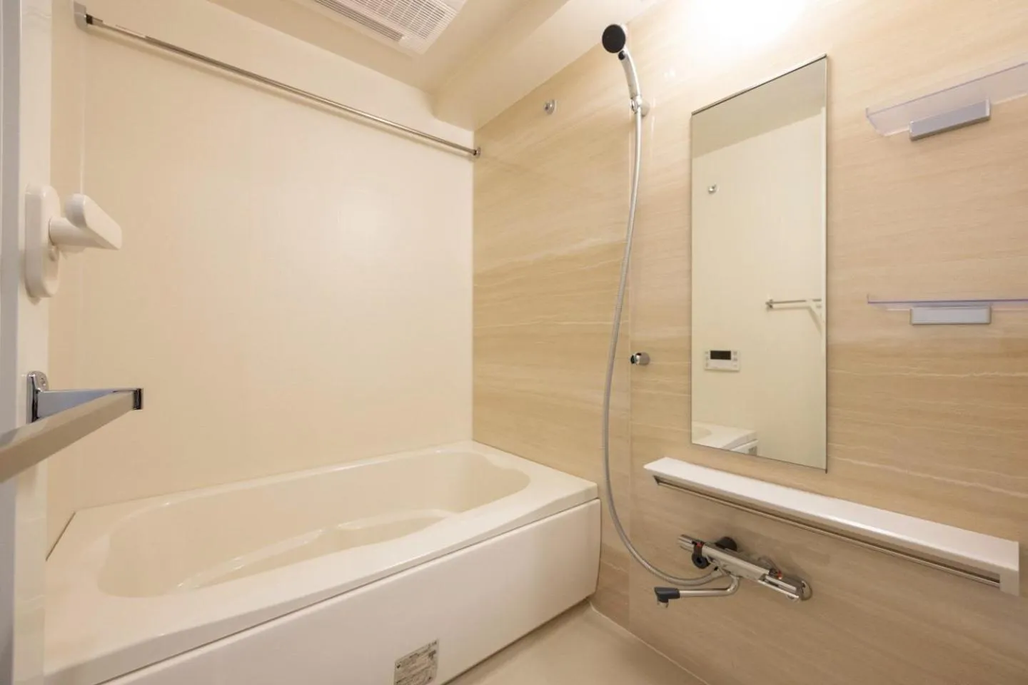 Shower in ALTERNA Kuramae