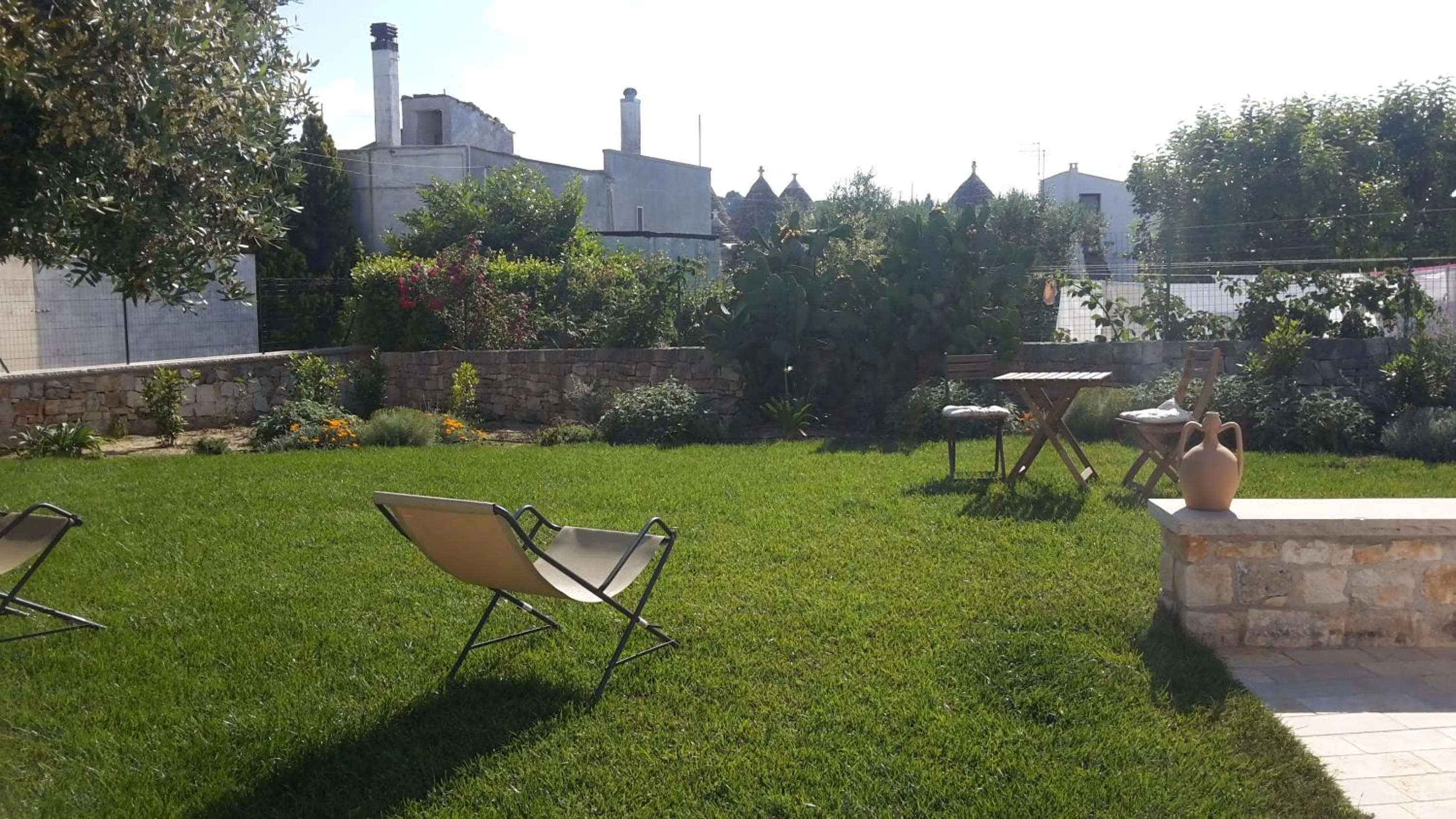 Garden in Trulli-eu Guesthouse Alberobello