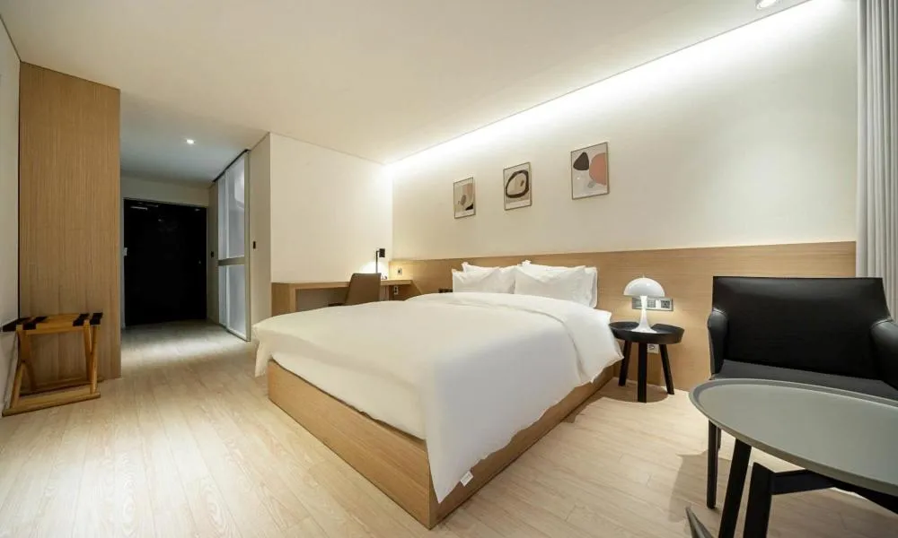 Photo of the whole room, Bed in Pohang Hotel Noblion
