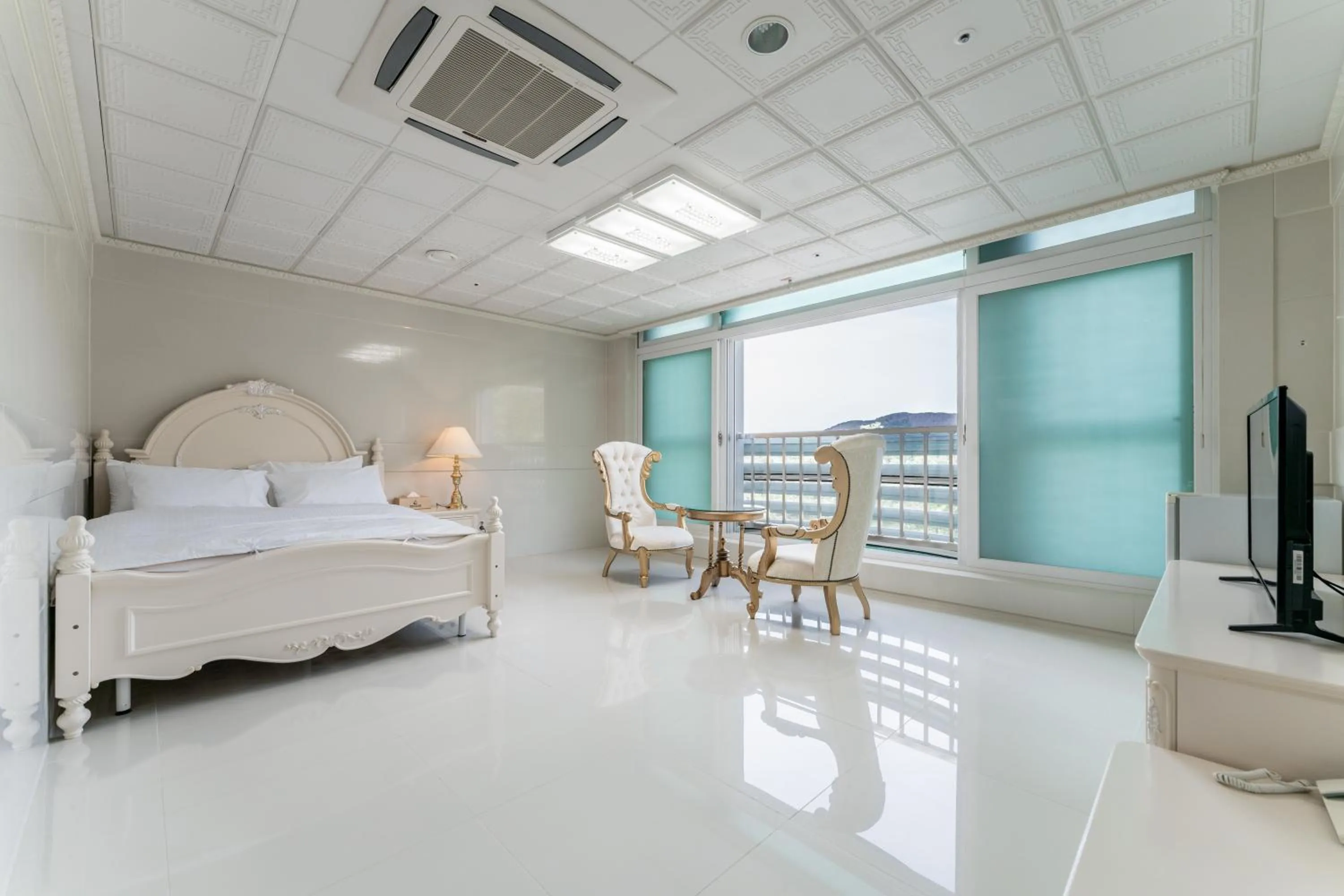 Bedroom, Bed in Hotel Gaya