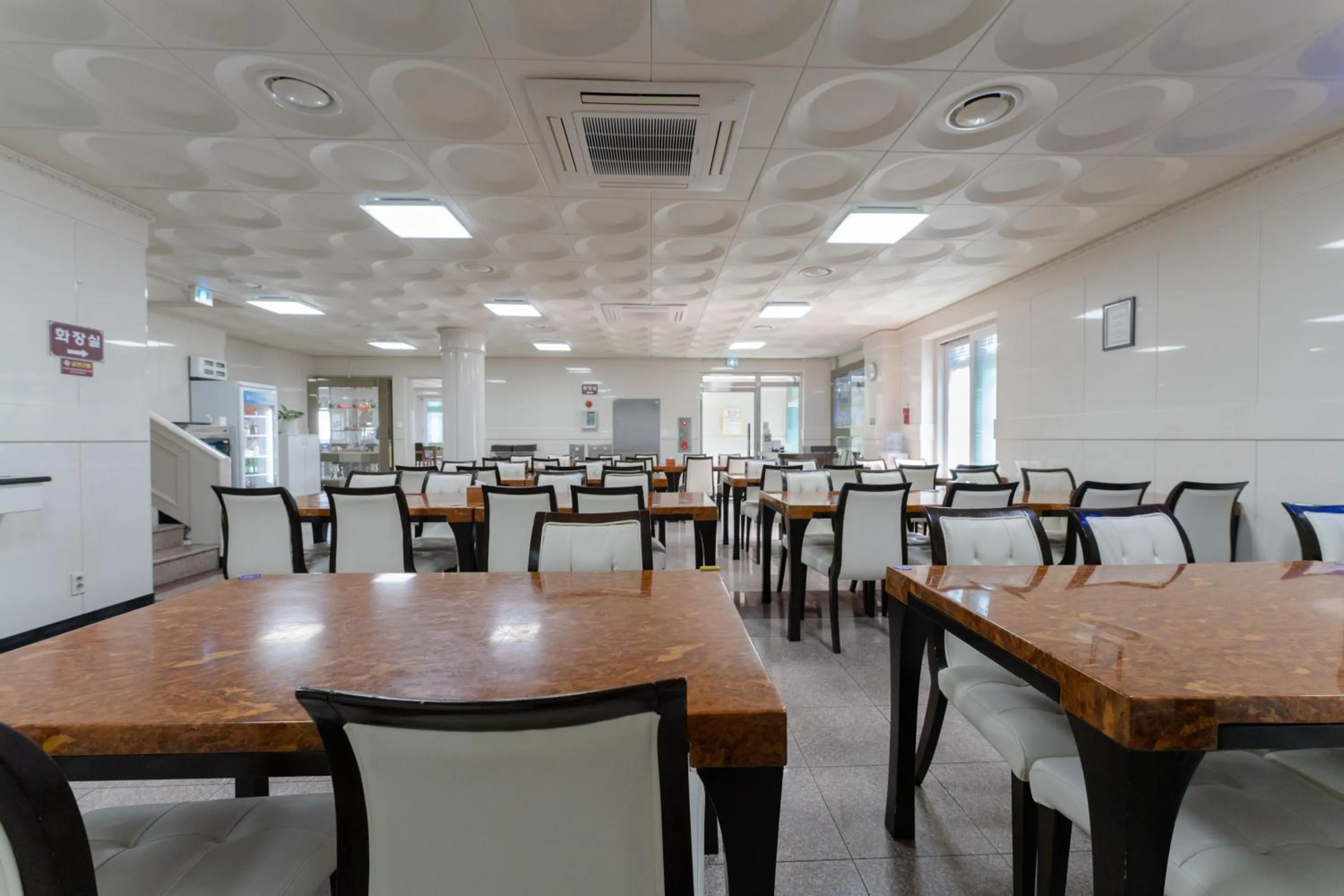 Restaurant/places to eat in Hotel Gaya