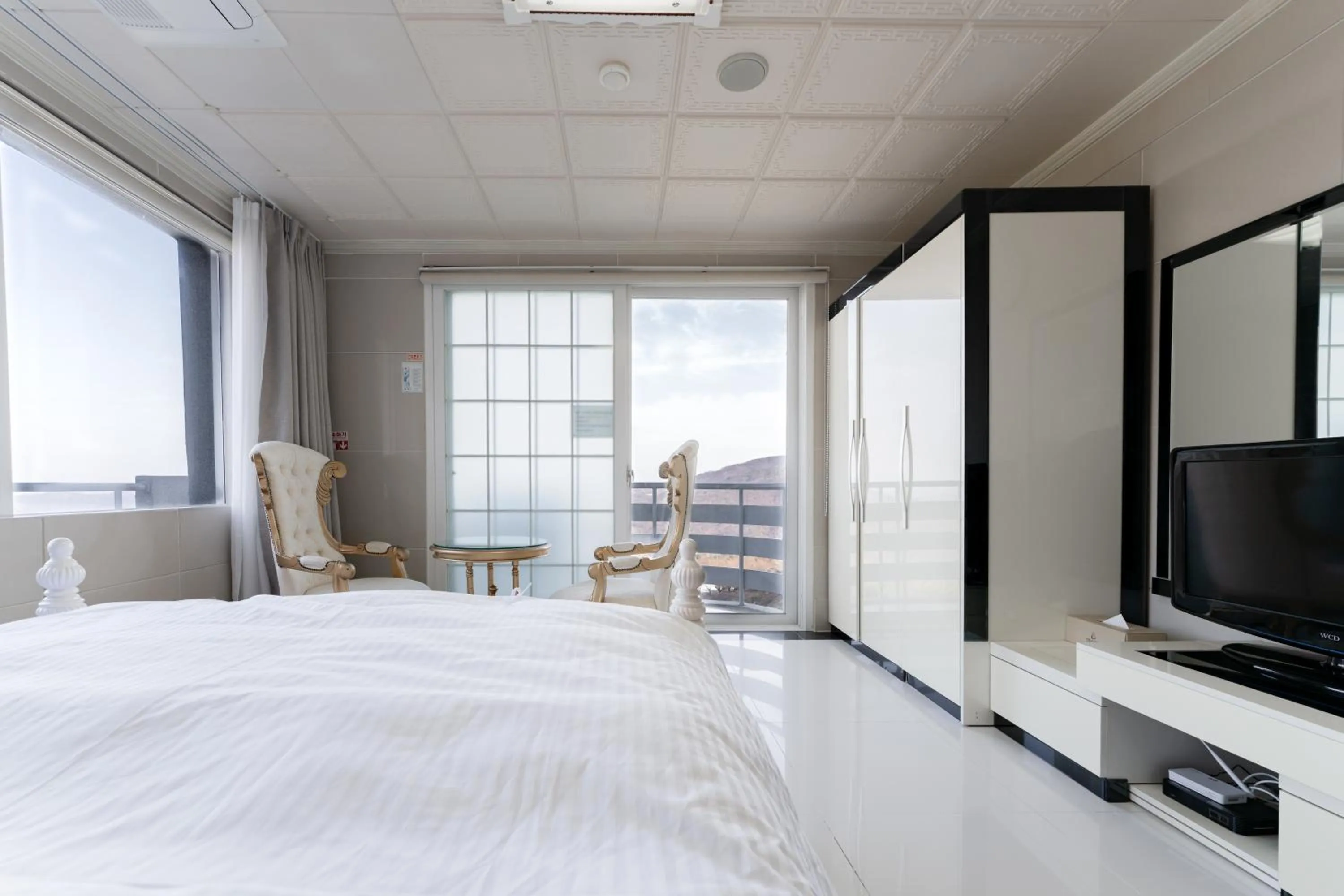 Bedroom, Bed in Hotel Gaya