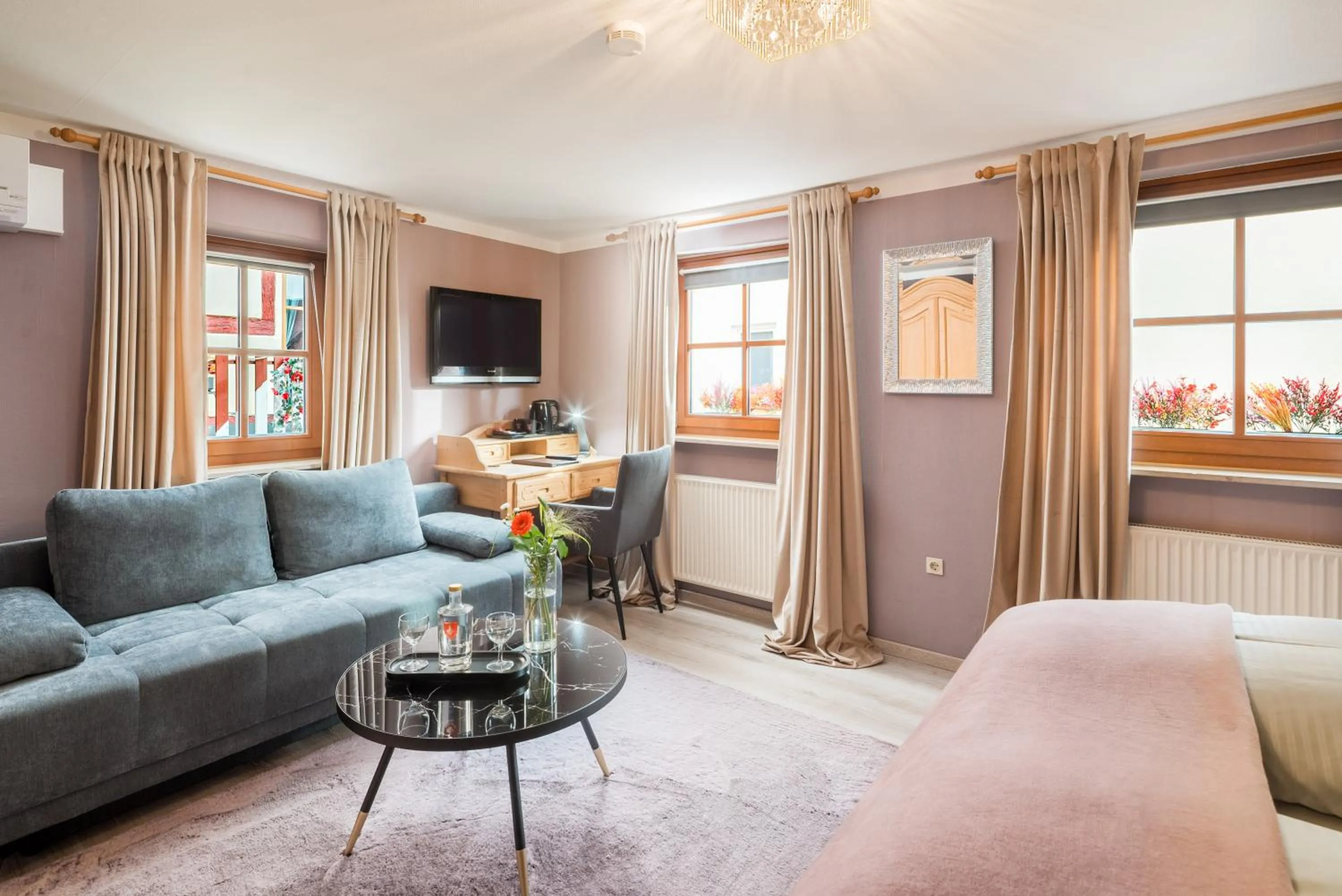 Communal lounge/ TV room in Hotel Nürnberger Hof in Altdorf