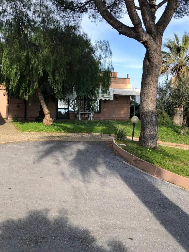 Restaurant/places to eat, Property Building in VILLAGGIO ANDORA COLOMBO