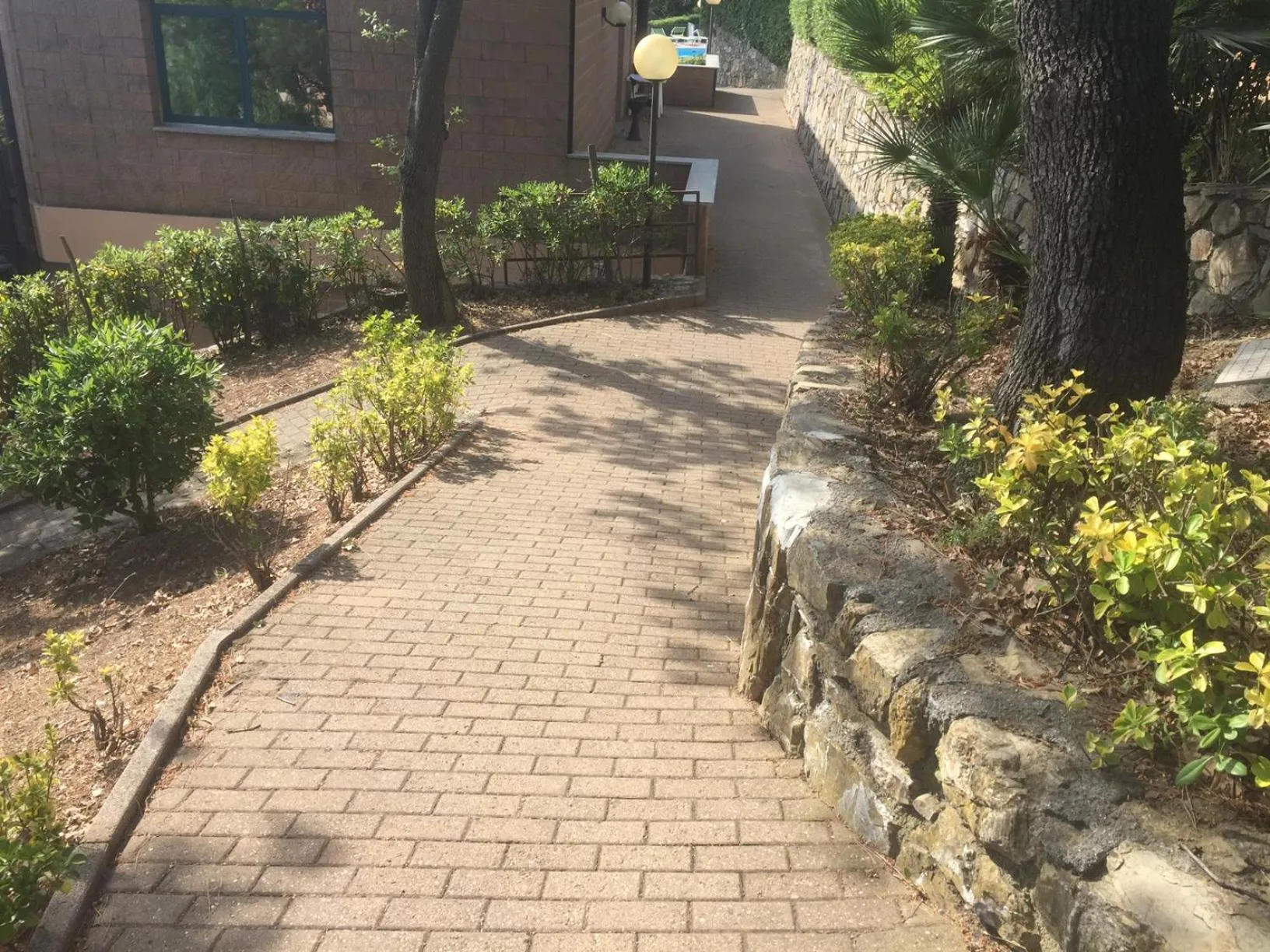 Restaurant/places to eat, Garden in VILLAGGIO ANDORA COLOMBO