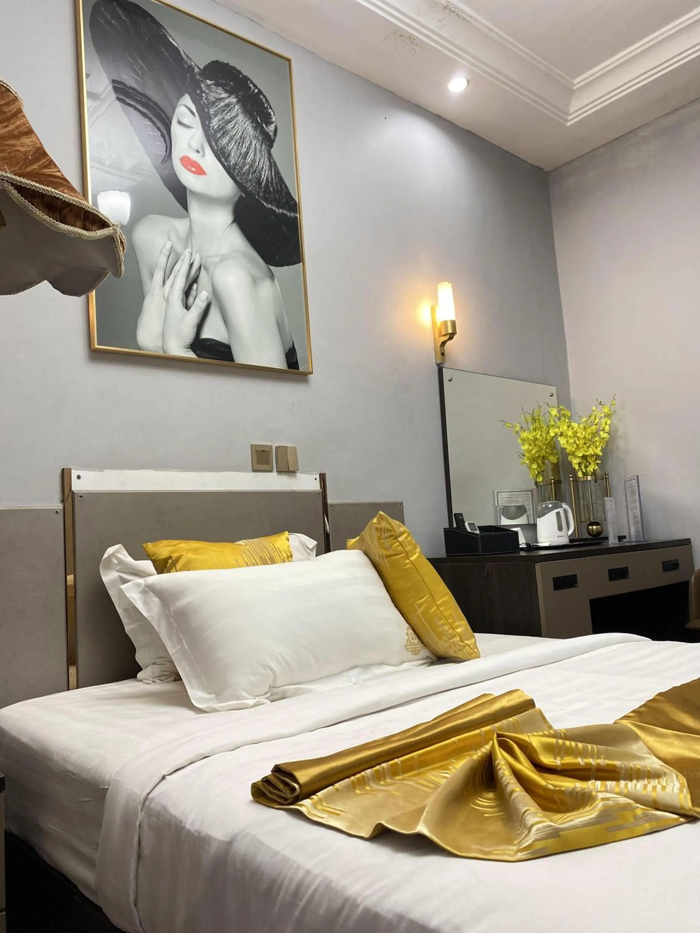 Bed in THE DREAMS HOTEL