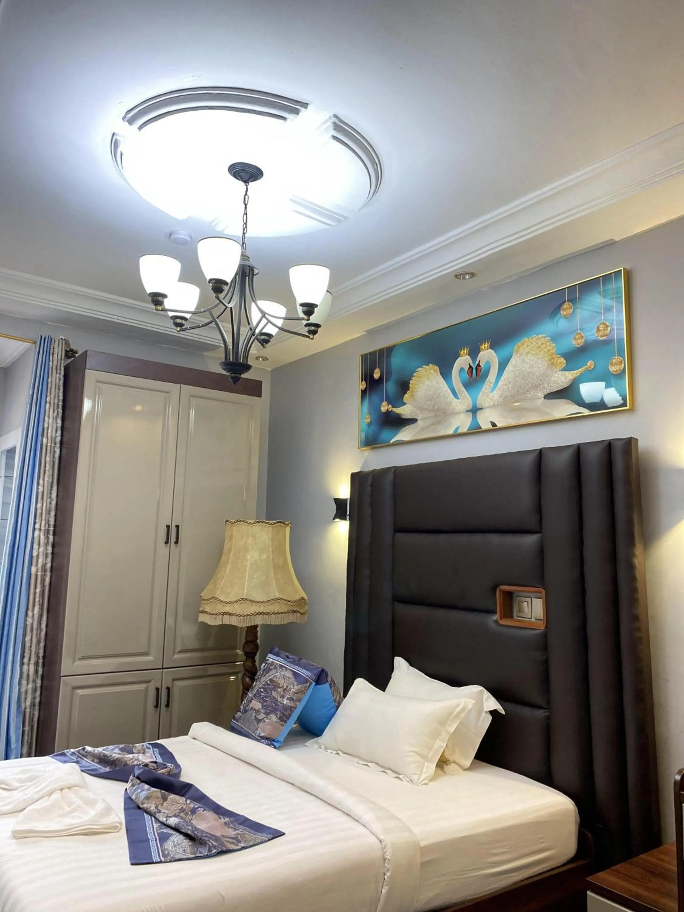 Bed in THE DREAMS HOTEL