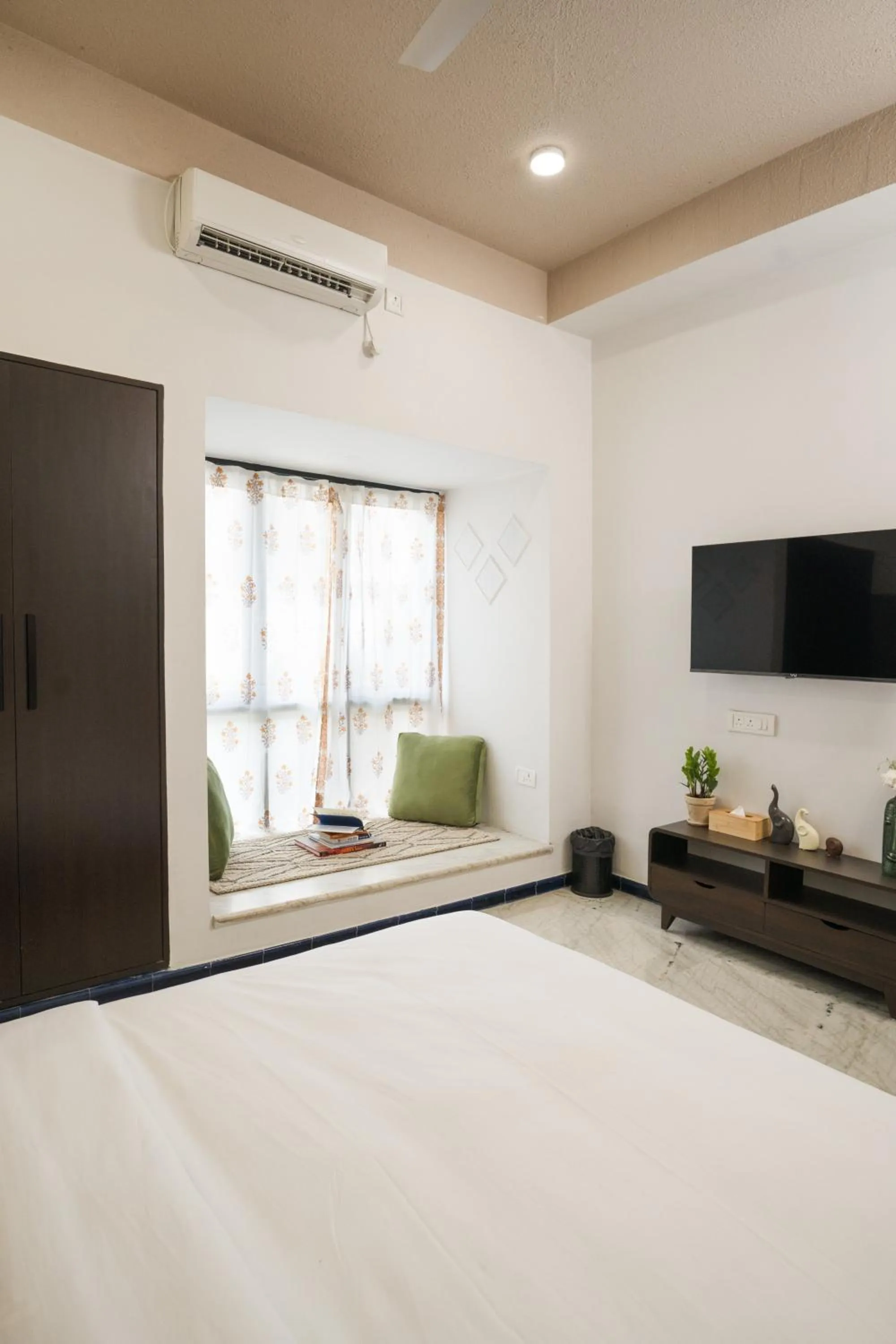 TV and multimedia, Bed in Firebrick Boutique Residences - GARNET HOUSE