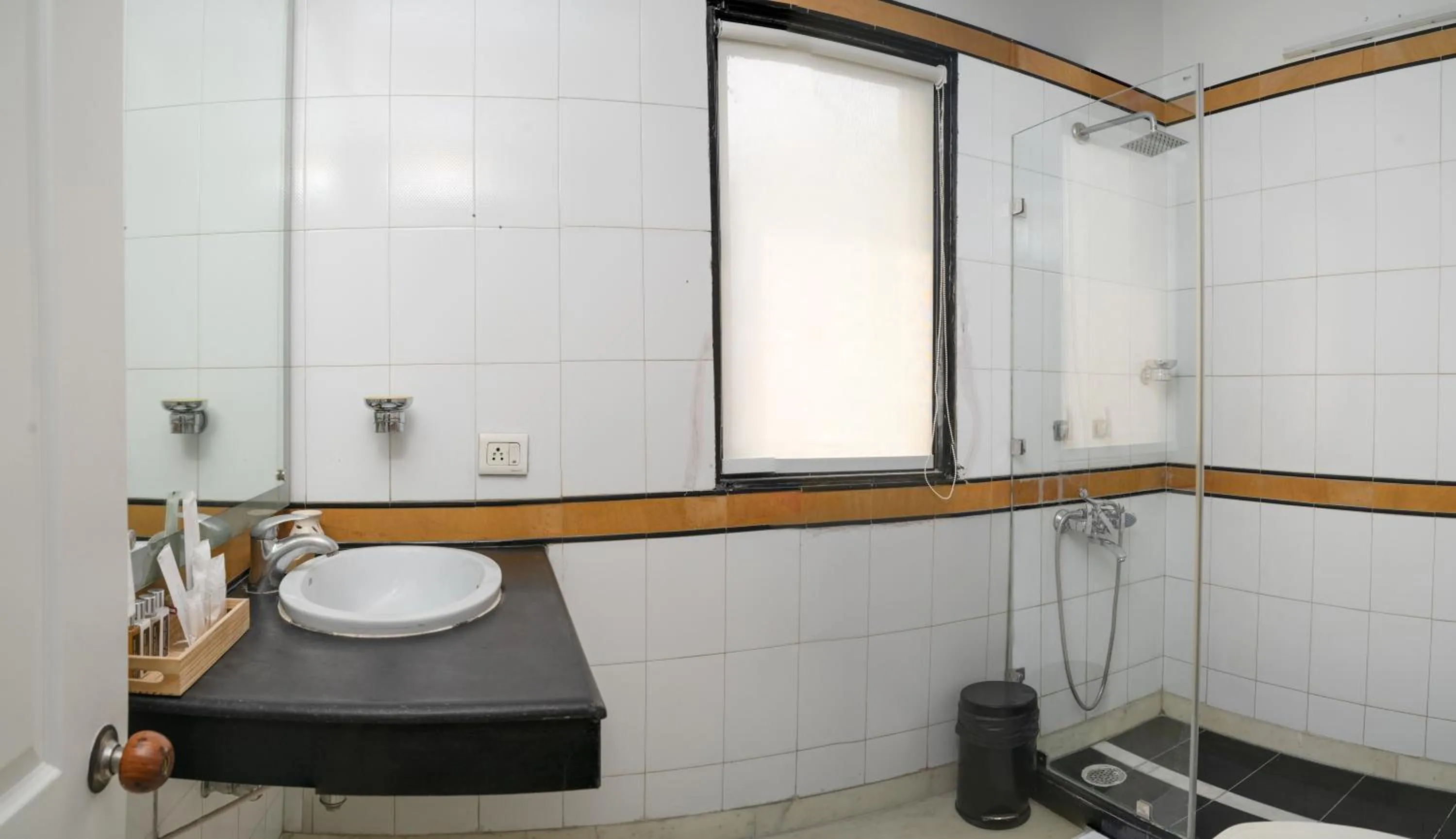 Shower in Firebrick Boutique Residences - GARNET HOUSE