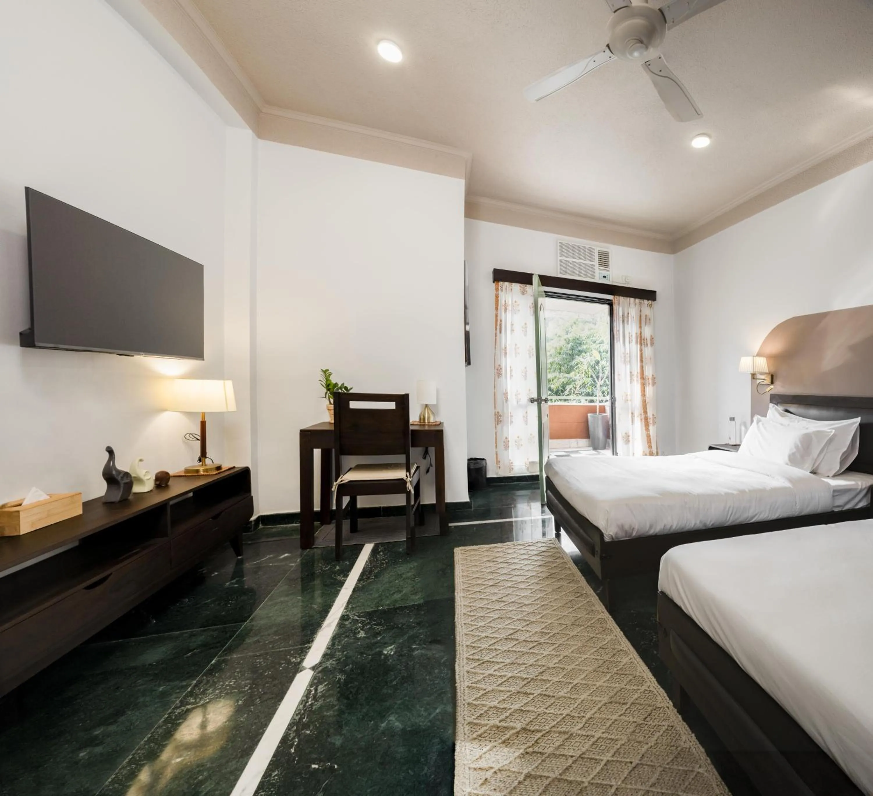 TV and multimedia, Bed in Firebrick Boutique Residences - GARNET HOUSE