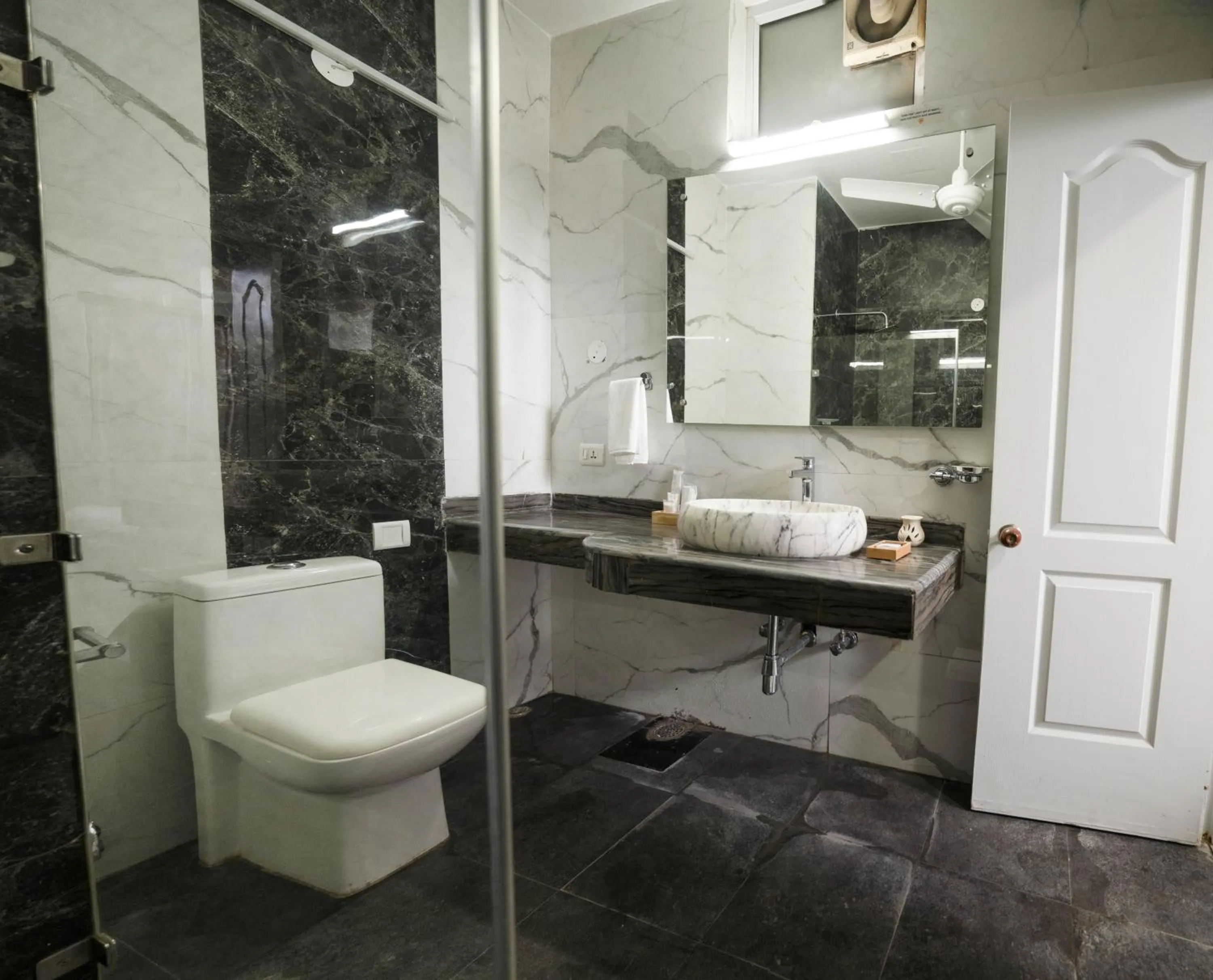 Toilet in Firebrick Boutique Residences - GARNET HOUSE