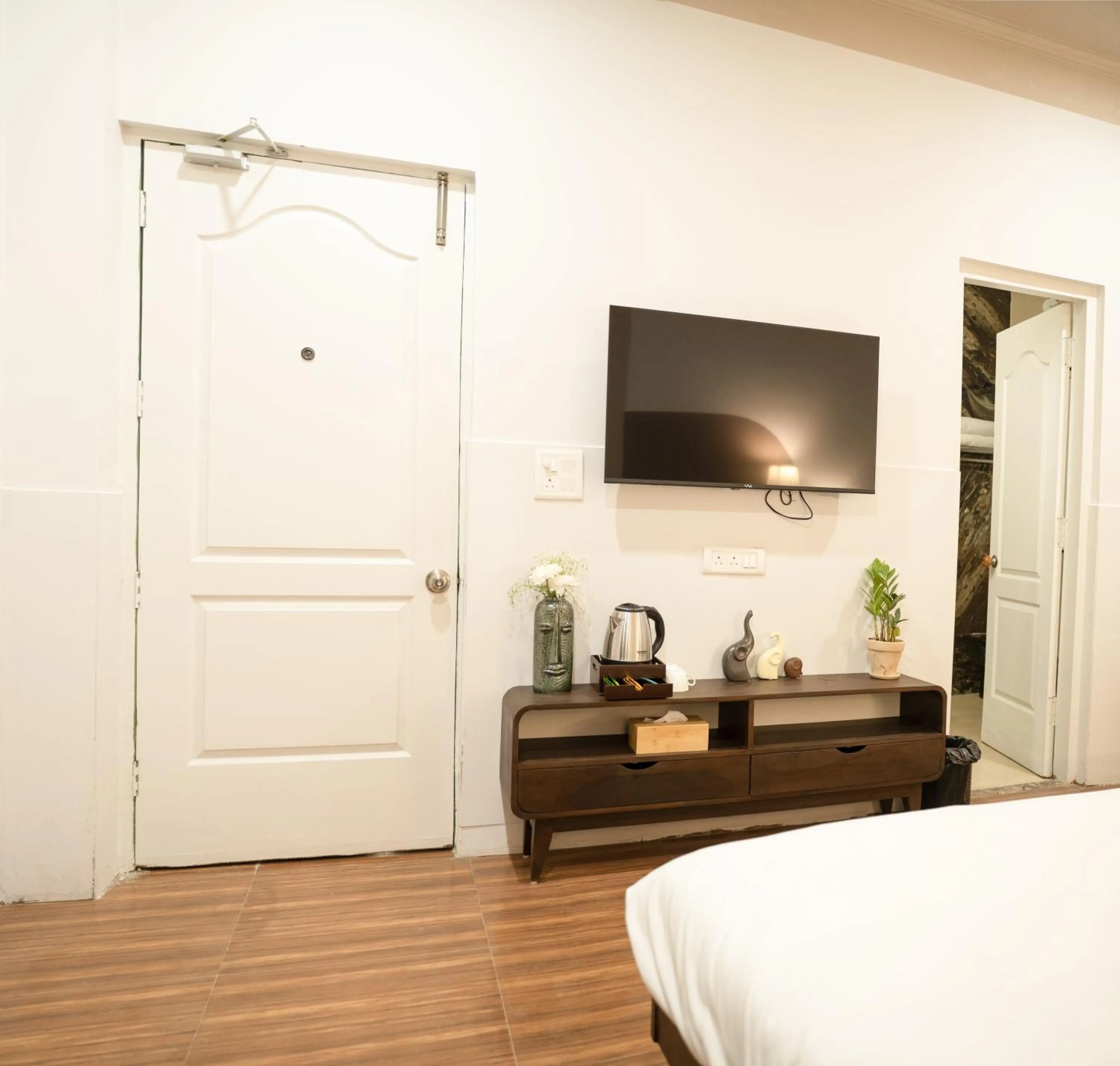 Decorative detail, Bed in Firebrick Boutique Residences - GARNET HOUSE