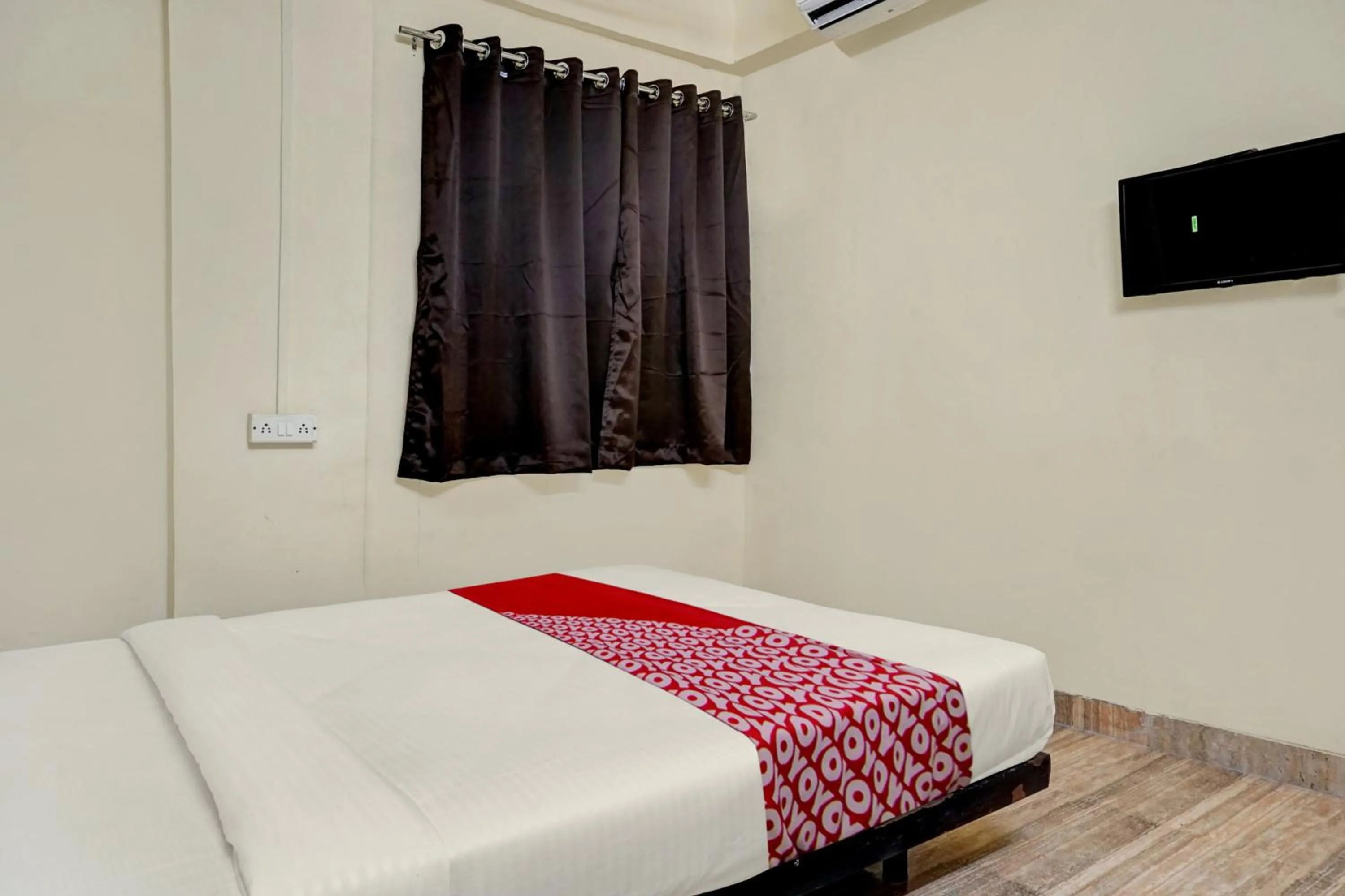 Bedroom, Bed in Super Hotel O Sai Avenue