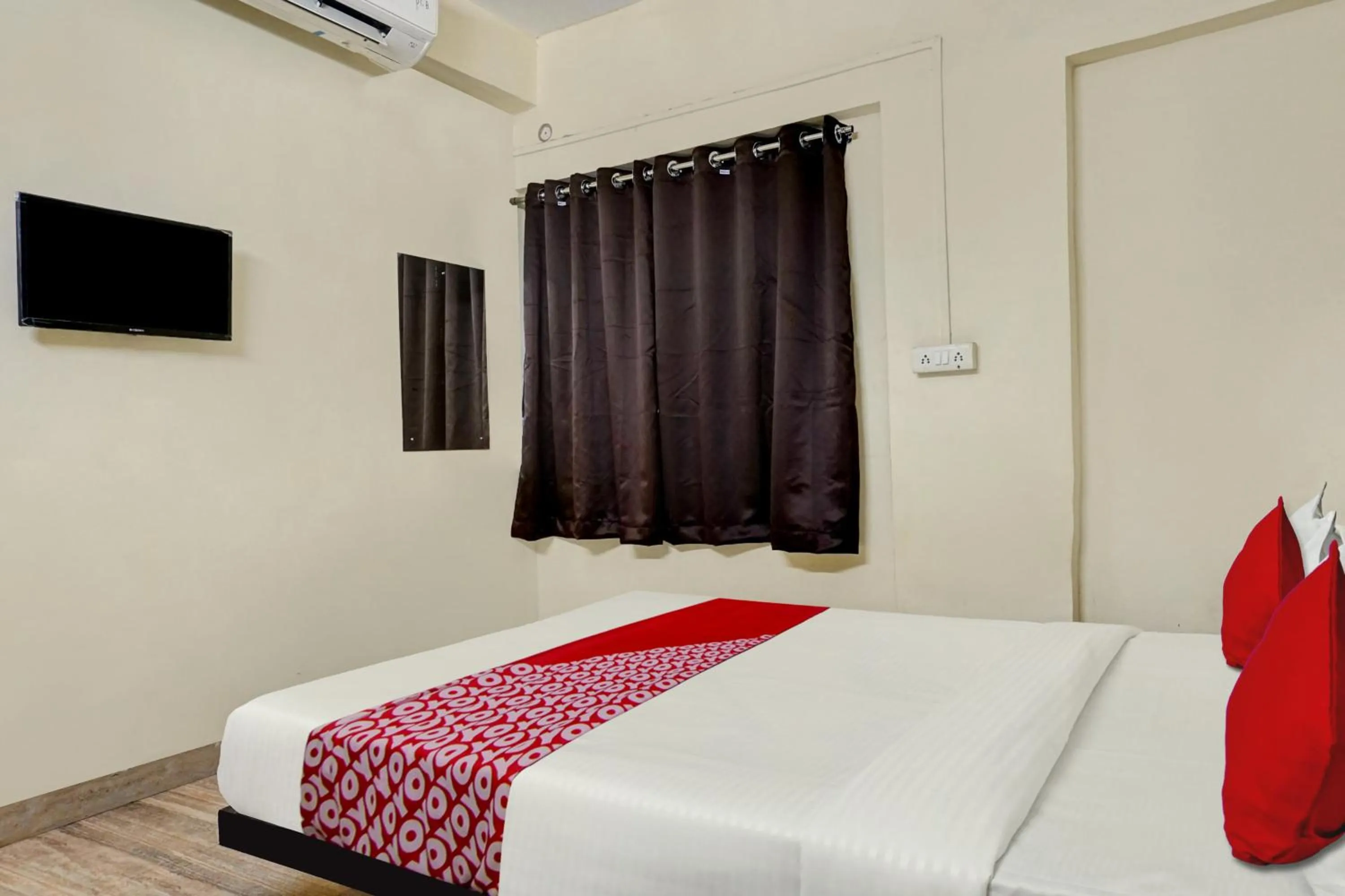 Bedroom, Bed in Super Hotel O Sai Avenue