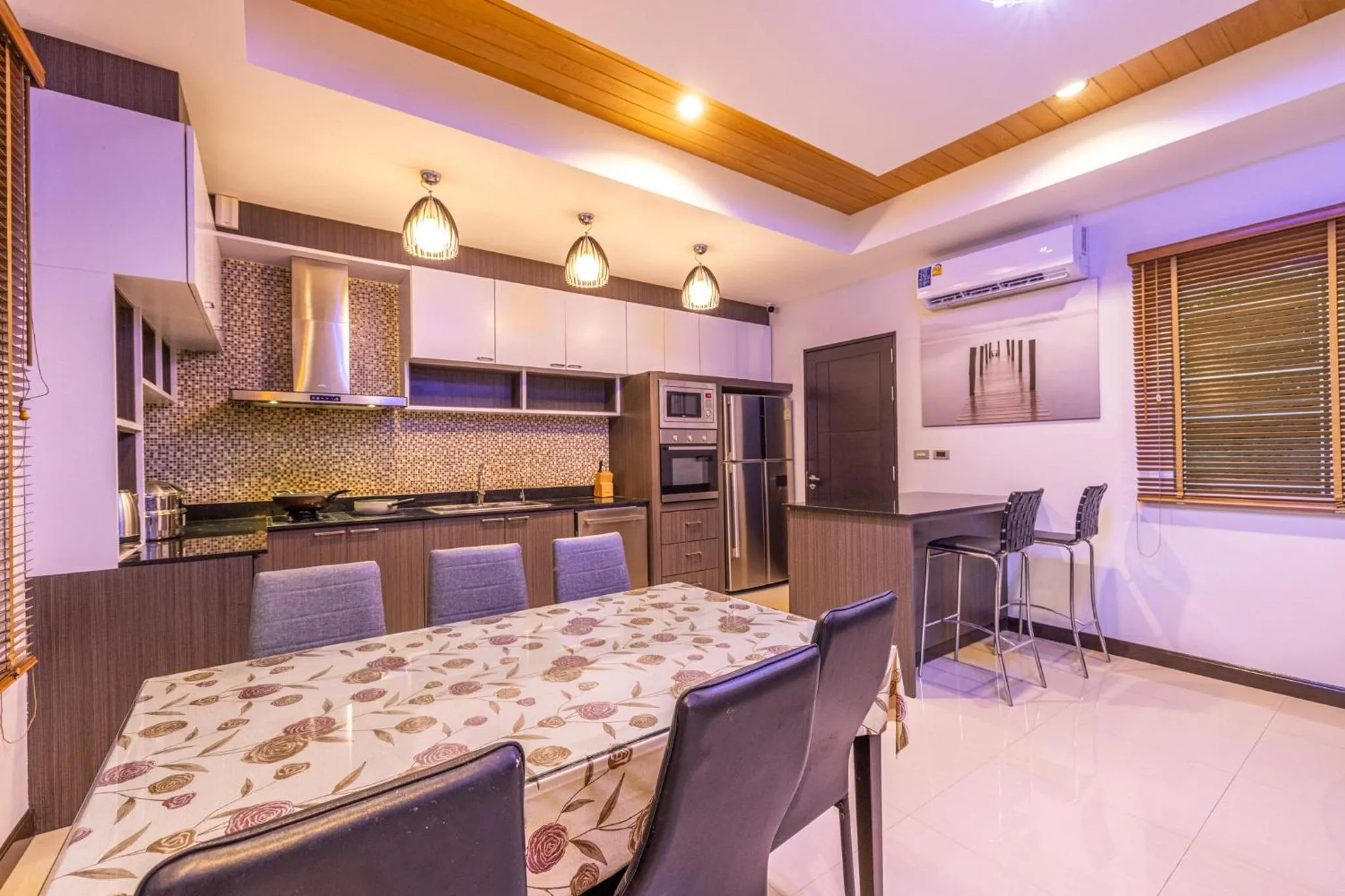 Kitchen or kitchenette in Kana Hotel Phuket普吉岛卡娜酒店