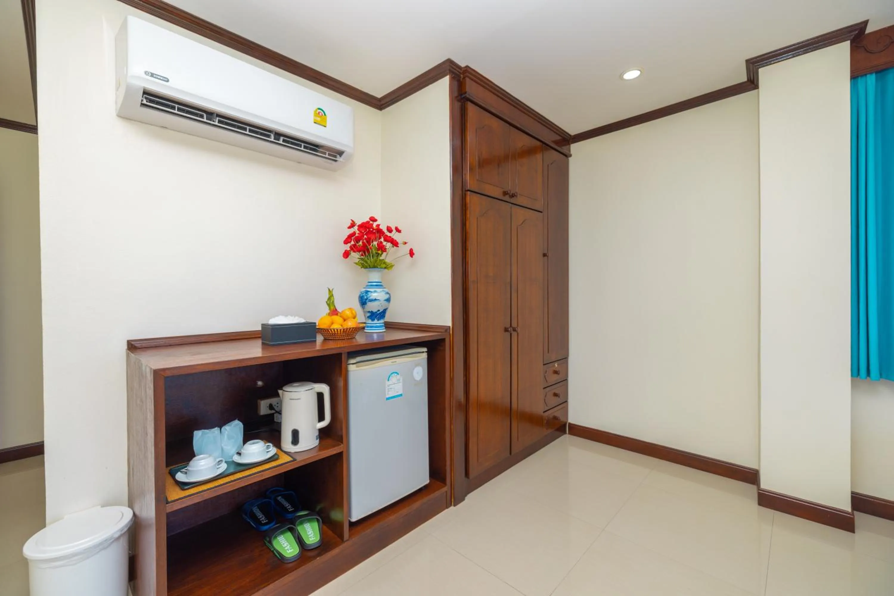 Kitchen or kitchenette in Kana Hotel Phuket普吉岛卡娜酒店
