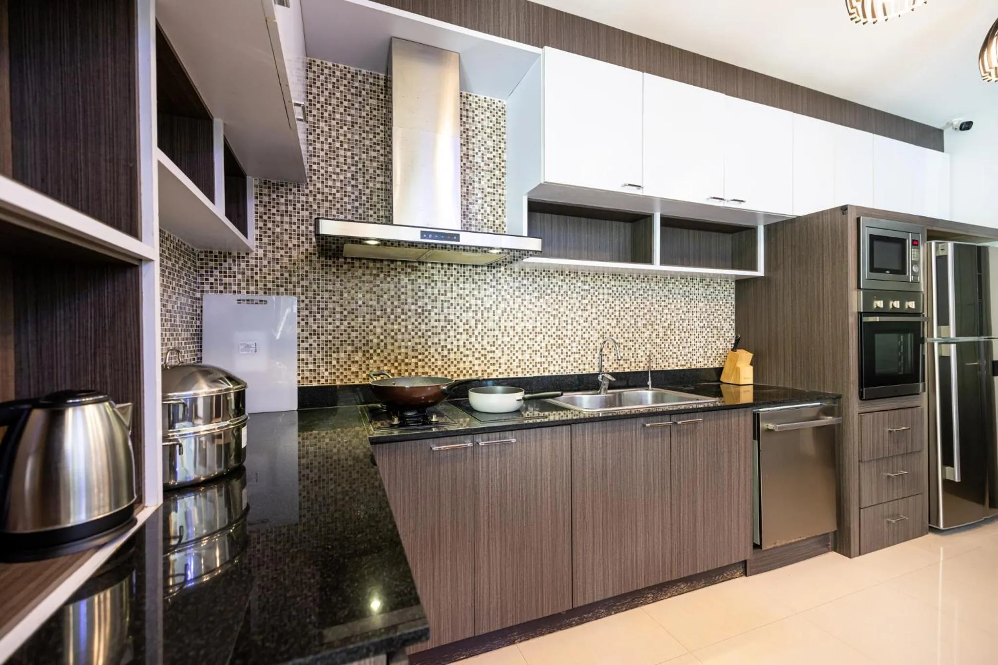 Kitchen or kitchenette in Kana Hotel Phuket普吉岛卡娜酒店