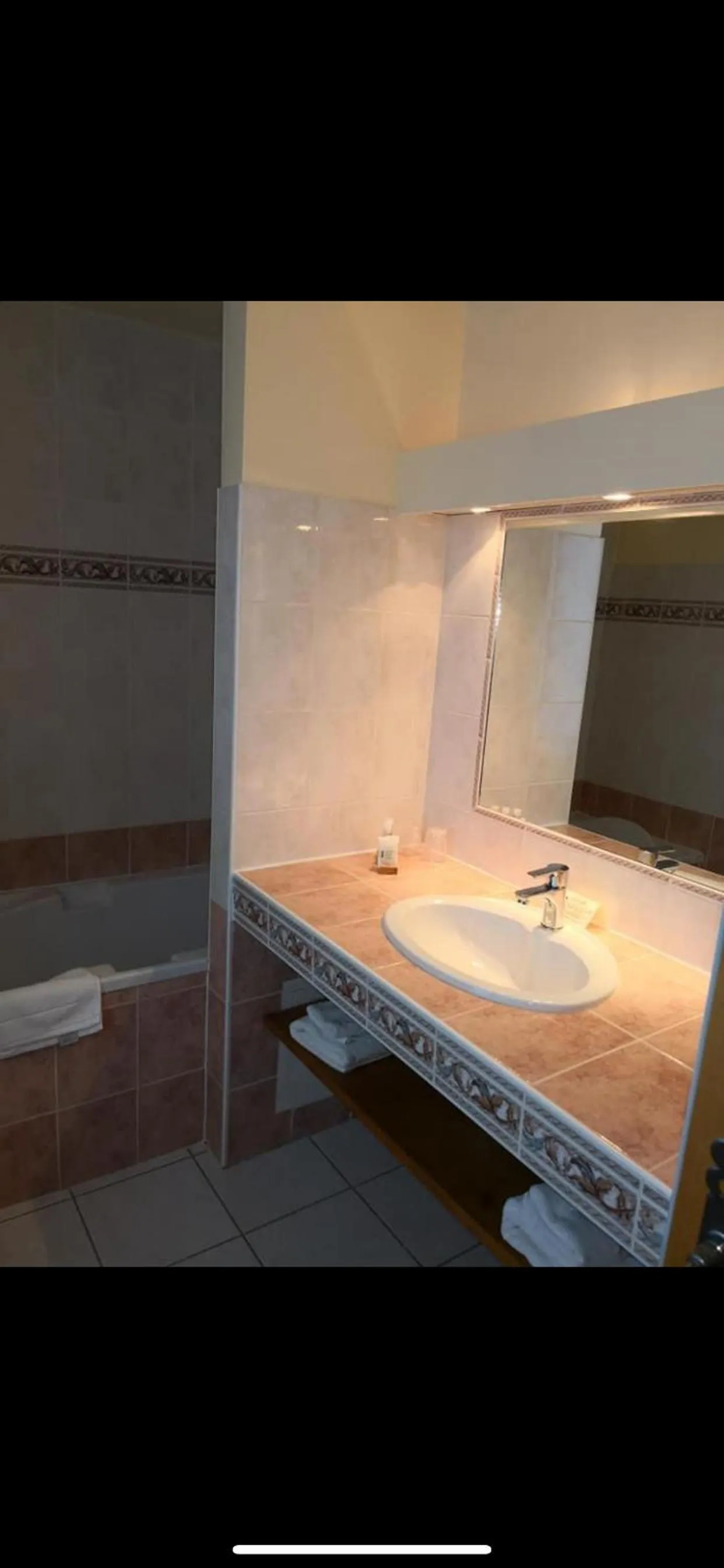 Bathroom in AUBERGE DU JEU D'ARC