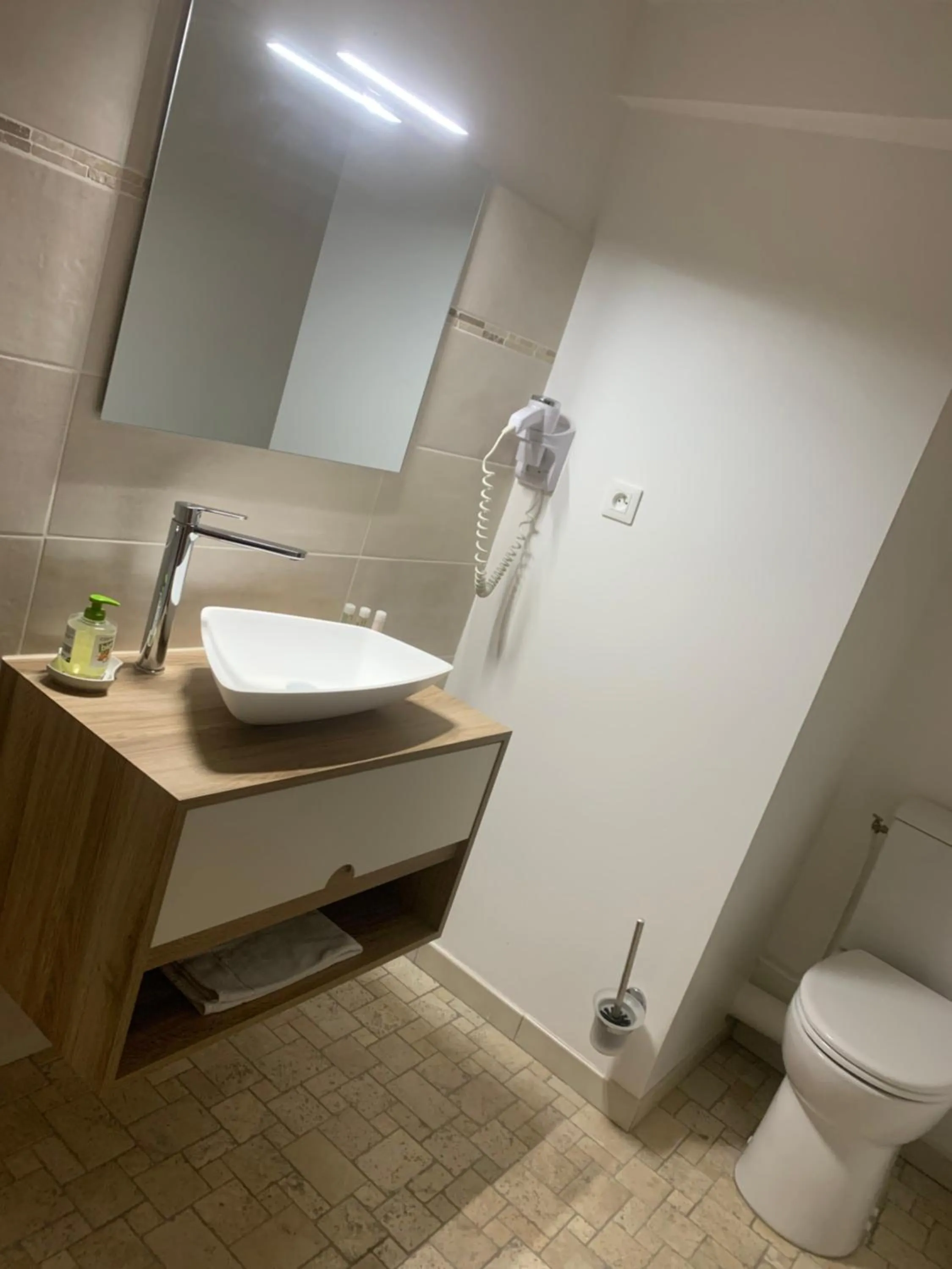 Bathroom in AUBERGE DU JEU D'ARC