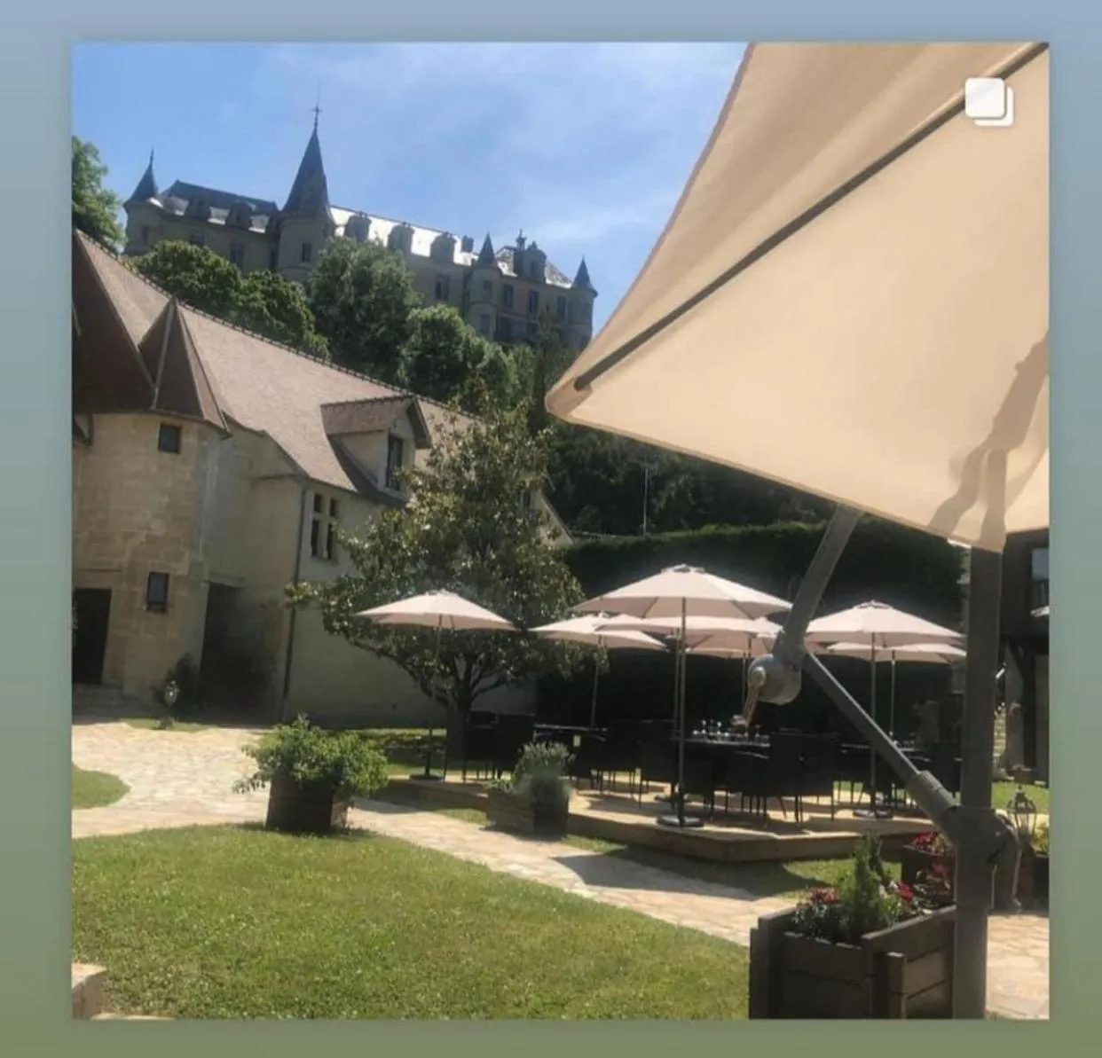 Patio in AUBERGE DU JEU D'ARC