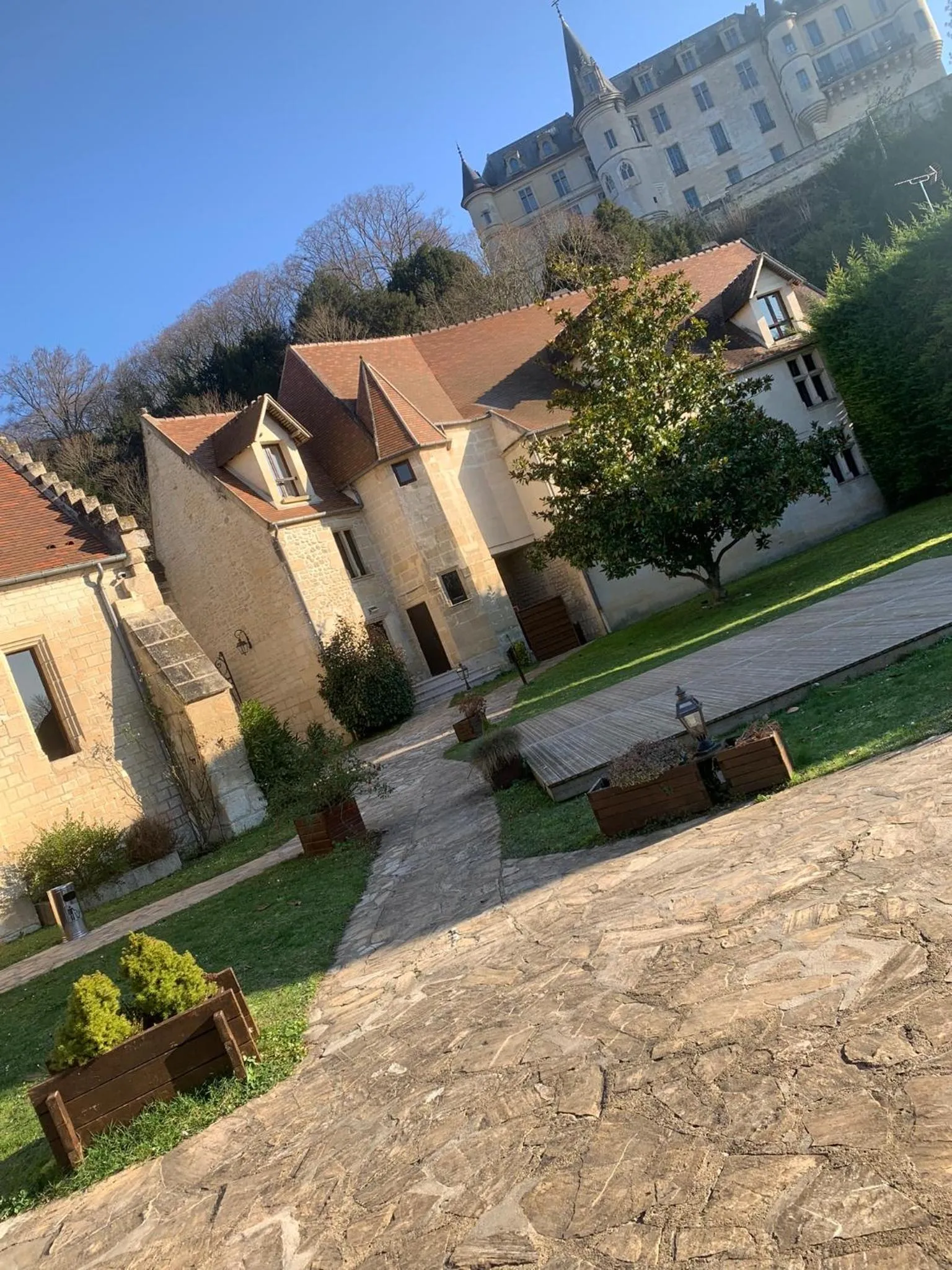 Garden in AUBERGE DU JEU D'ARC