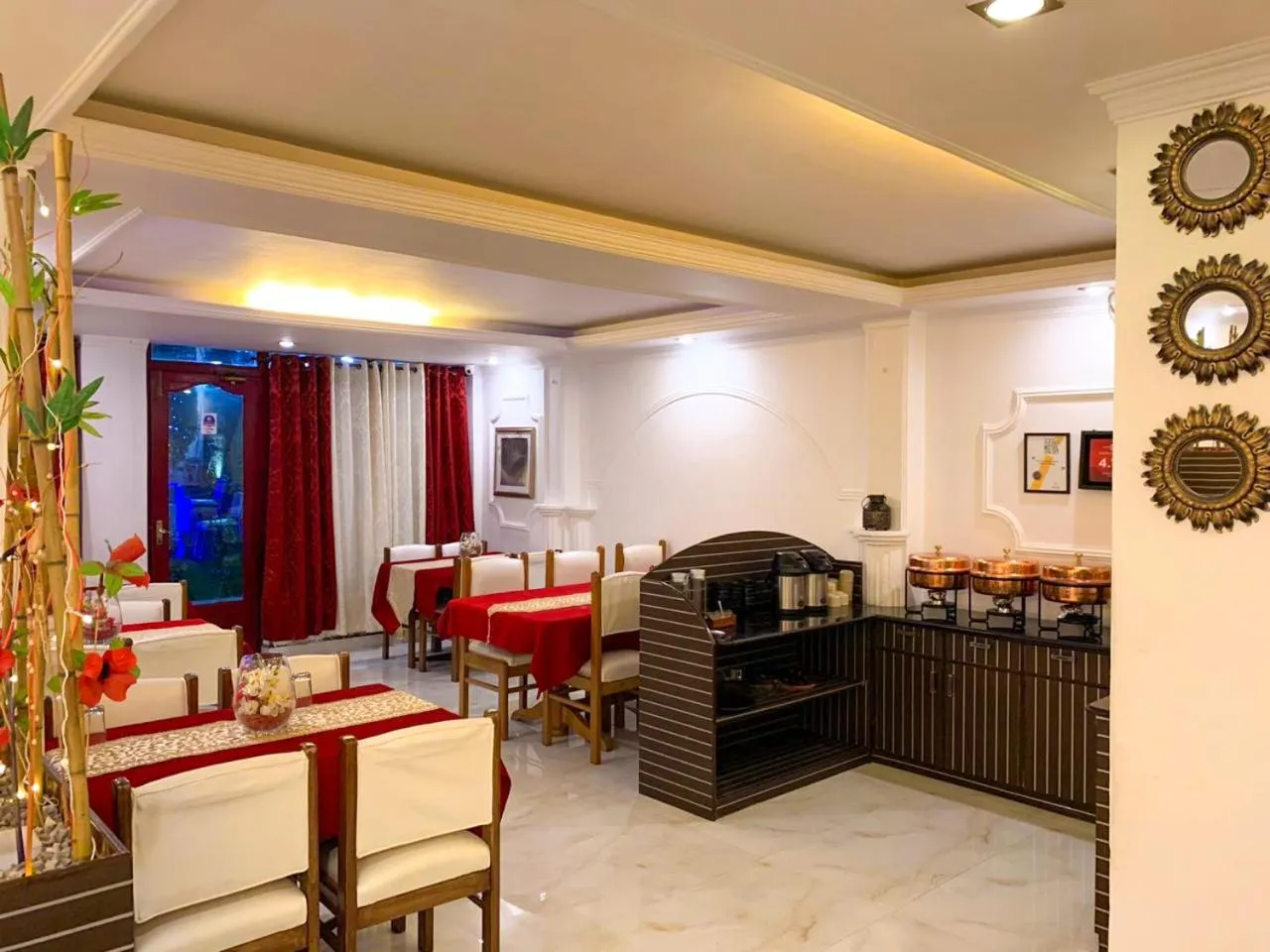 Restaurant/Places to Eat in Hotel Vintage