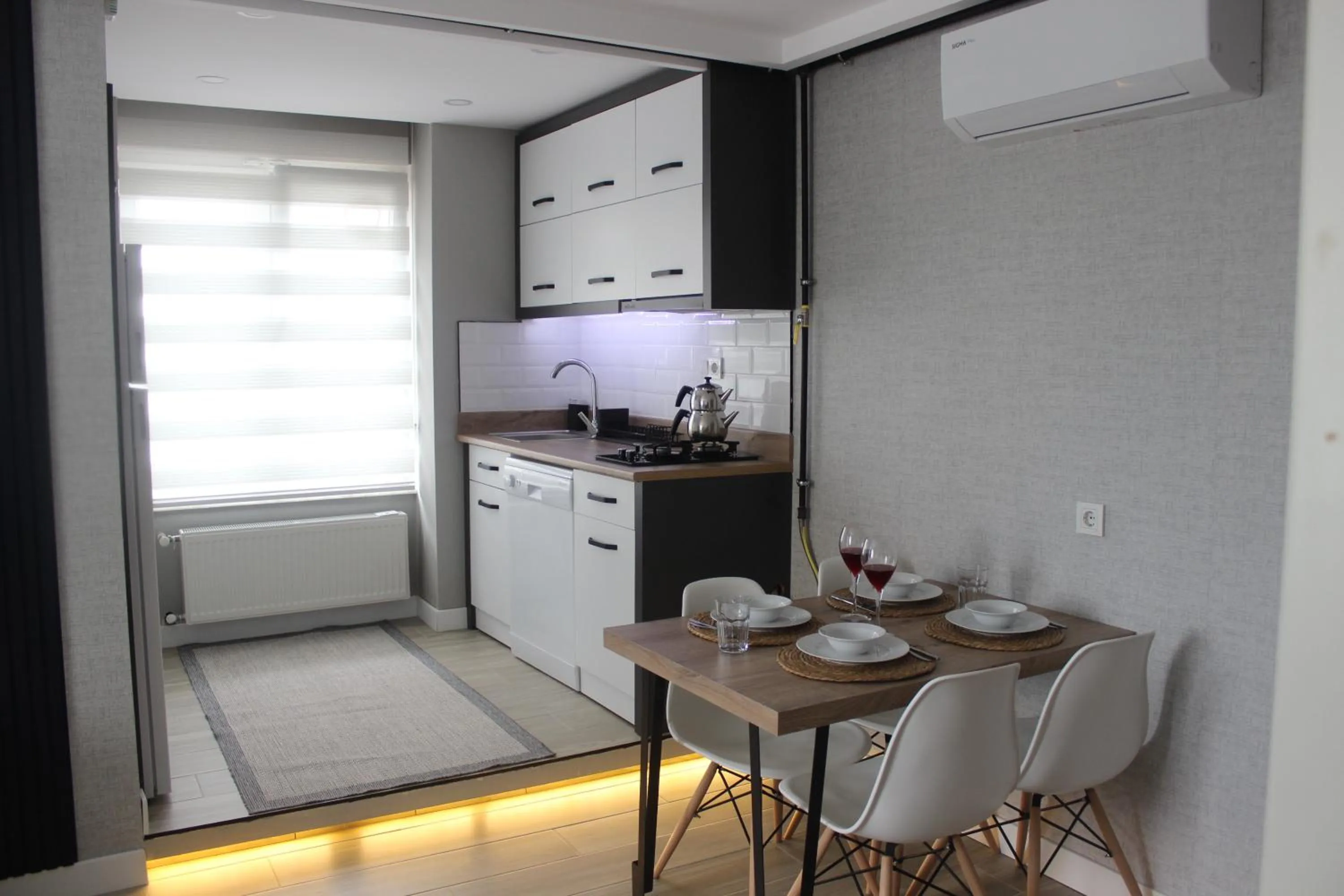 Dining area in Cosy Suite