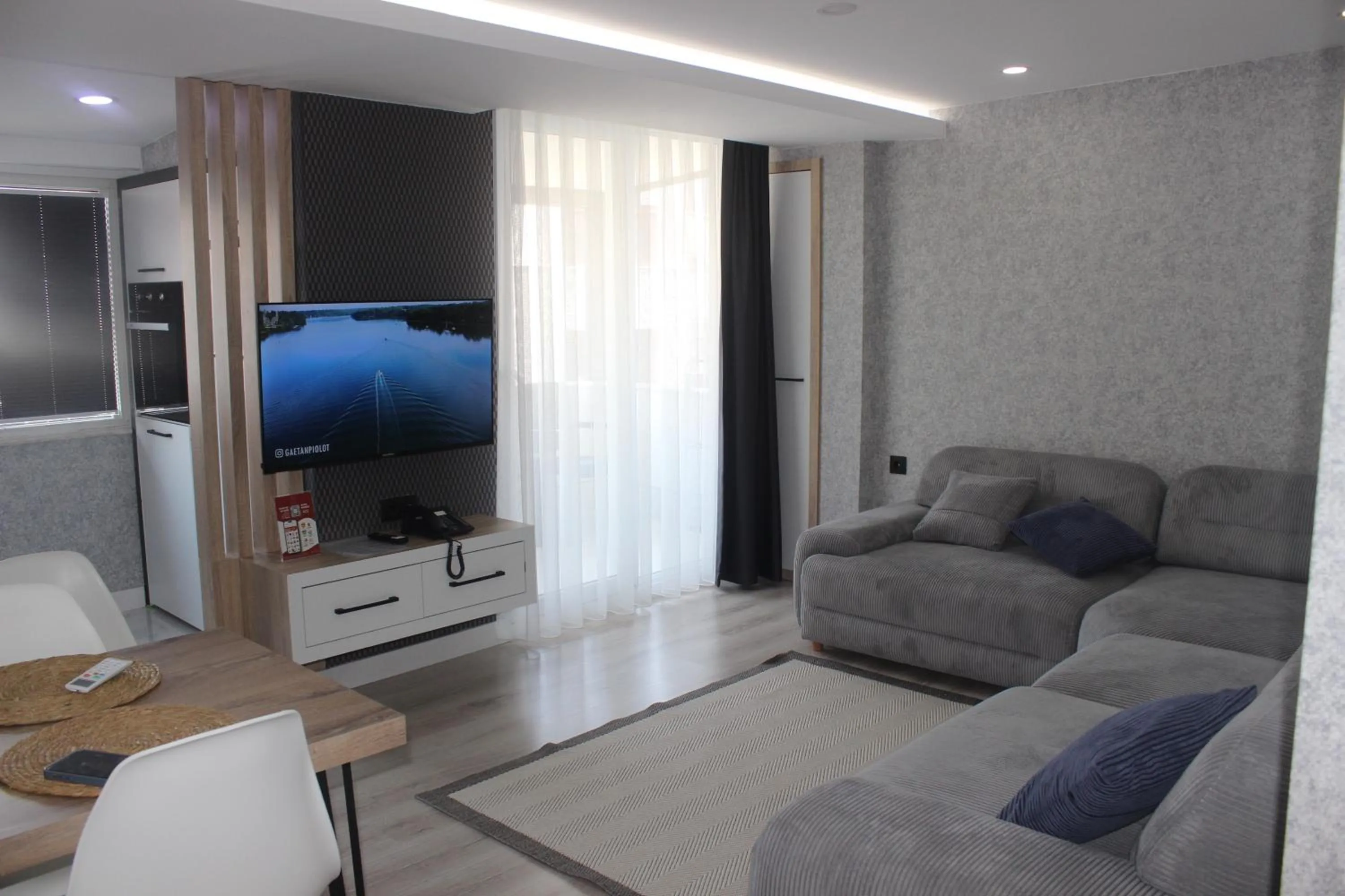 Seating area in Cosy Suite