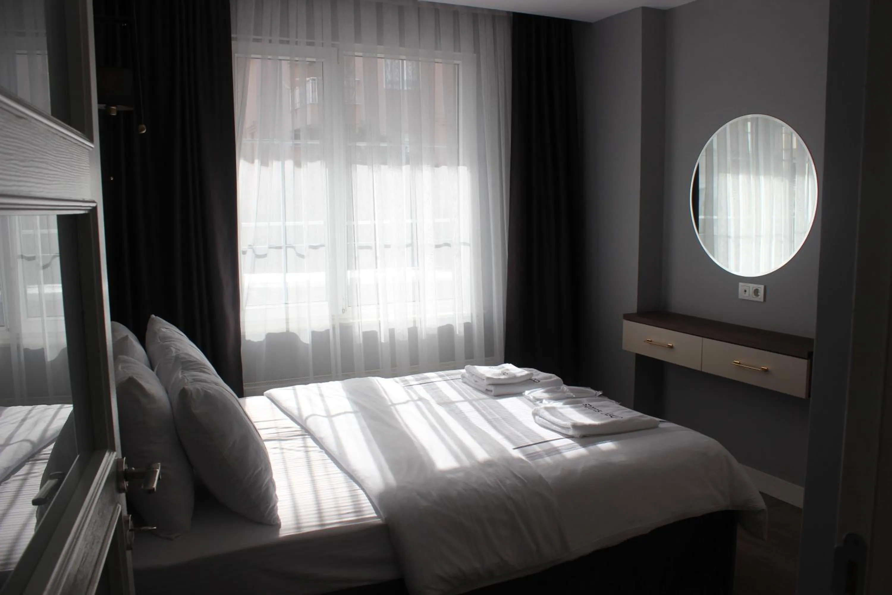 Bedroom, Bed in Cosy Suite