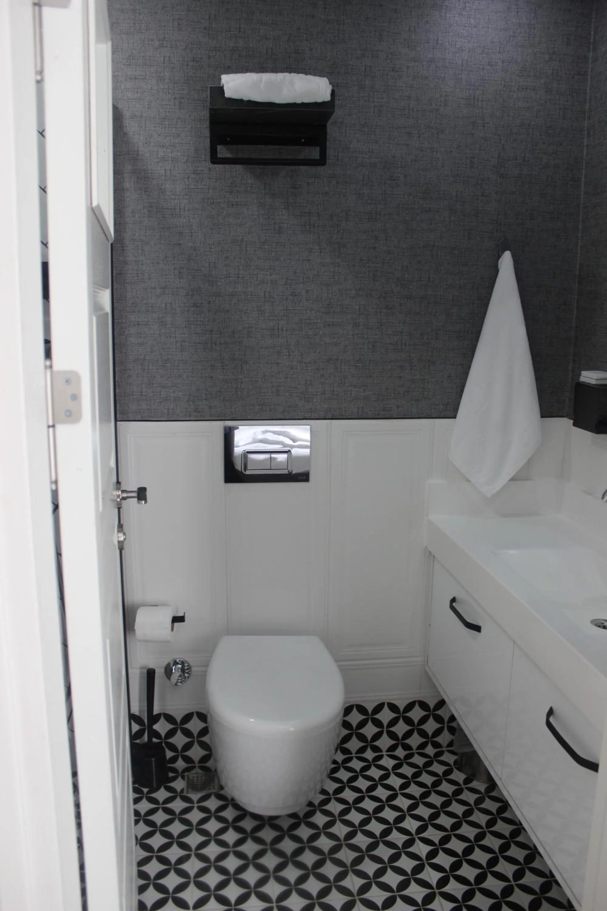 Shower in Cosy Suite