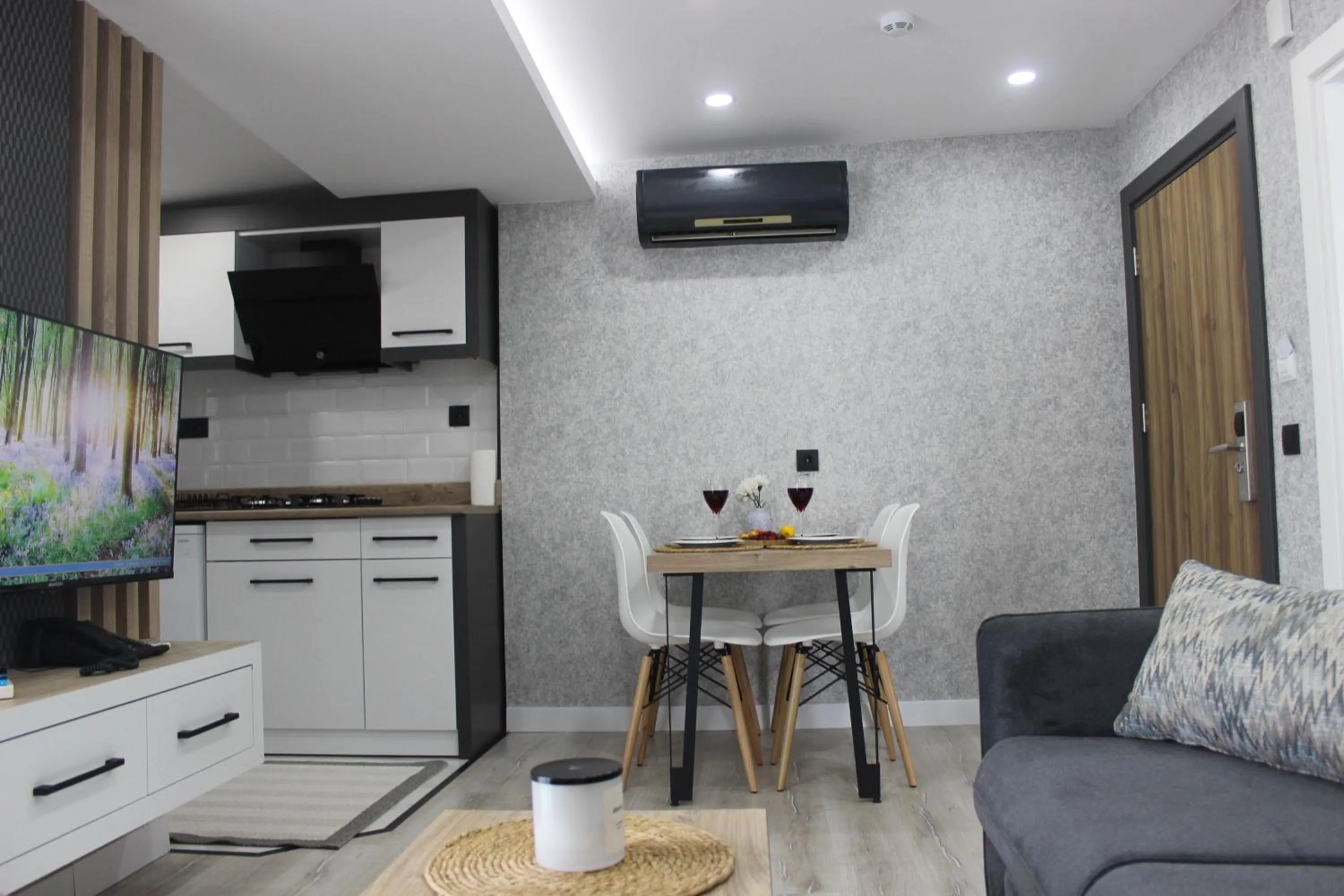 Communal lounge/ TV room in Cosy Suite