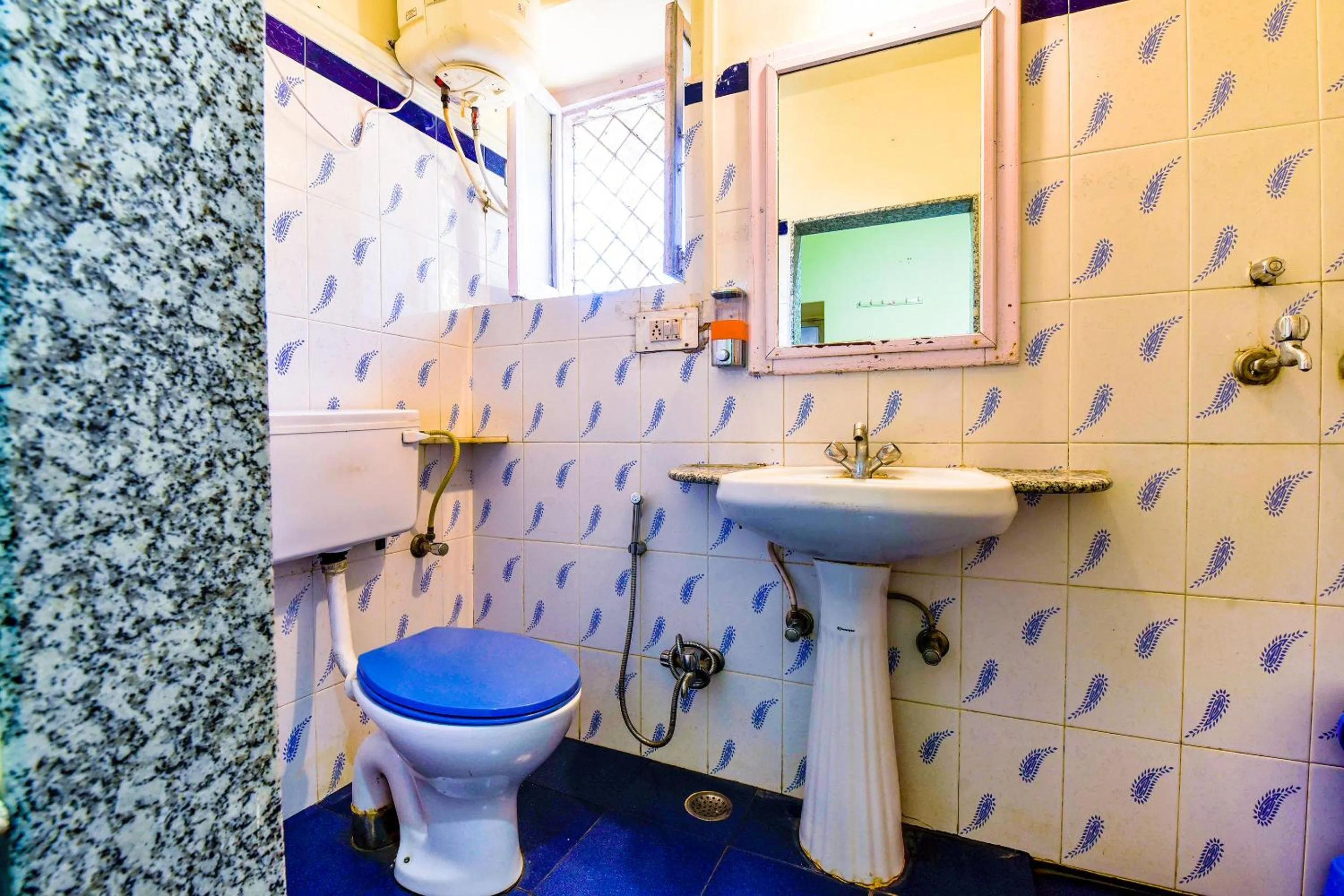 Bathroom in Castlle Rock, Mount Abu