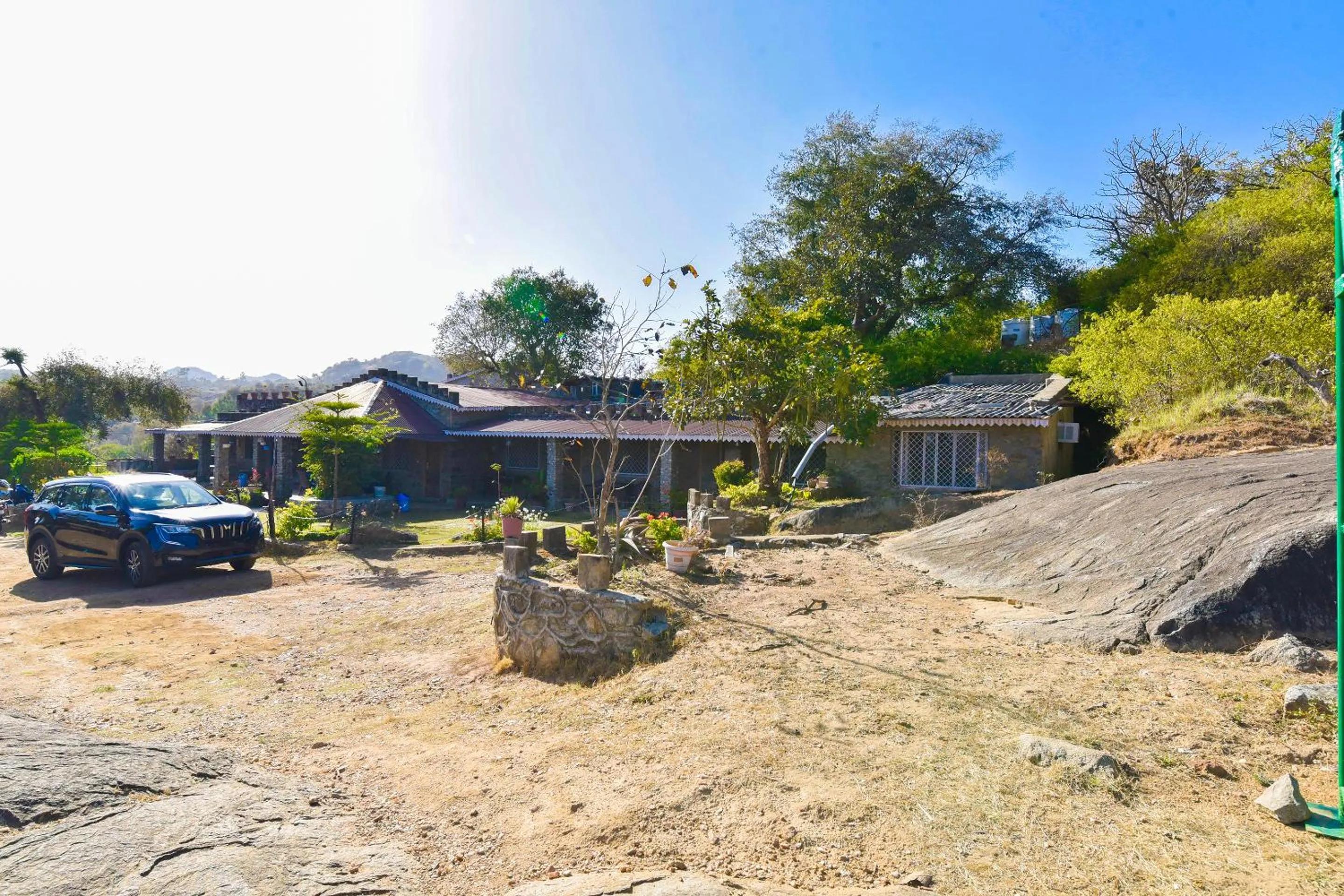 Parking in Castlle Rock, Mount Abu