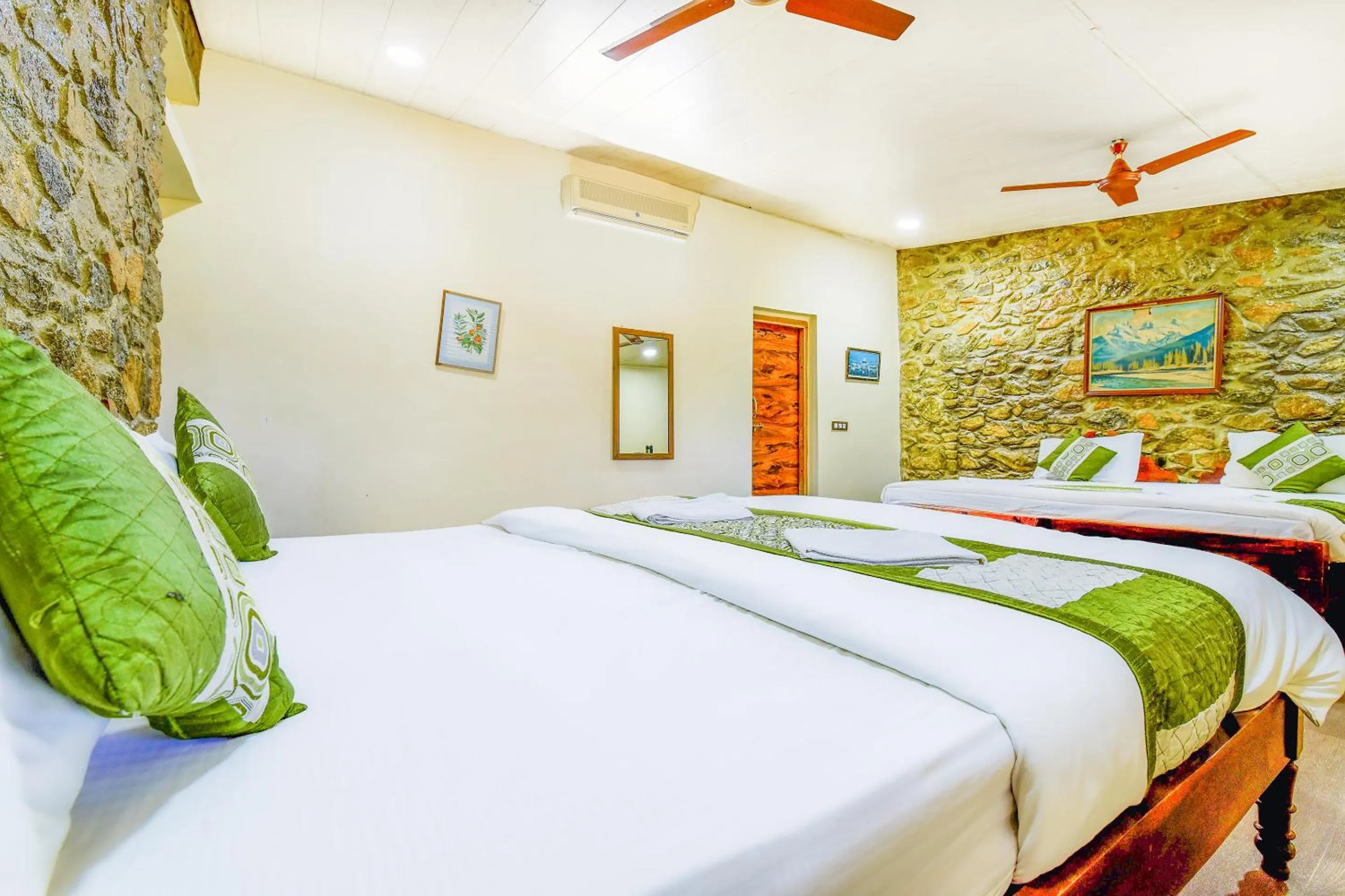 Photo of the whole room in Castlle Rock, Mount Abu