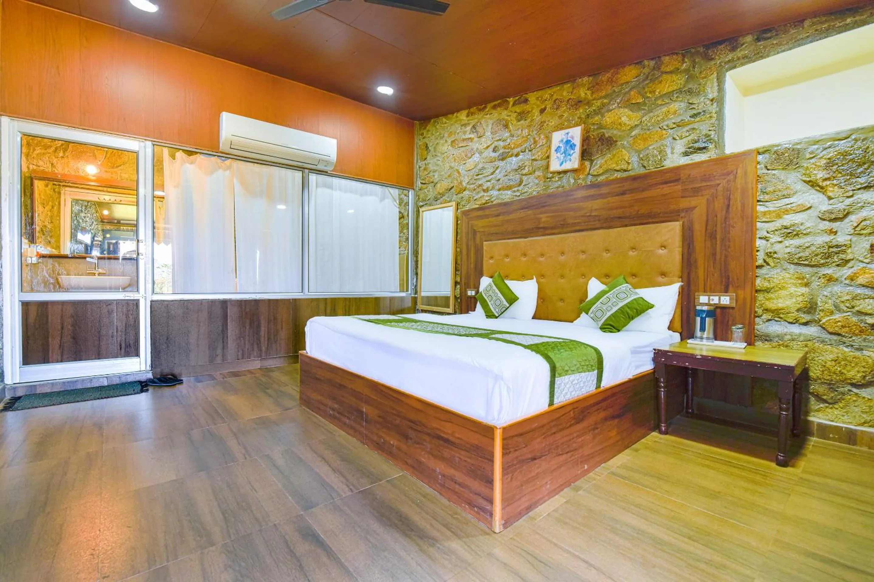 Bed in Castlle Rock, Mount Abu