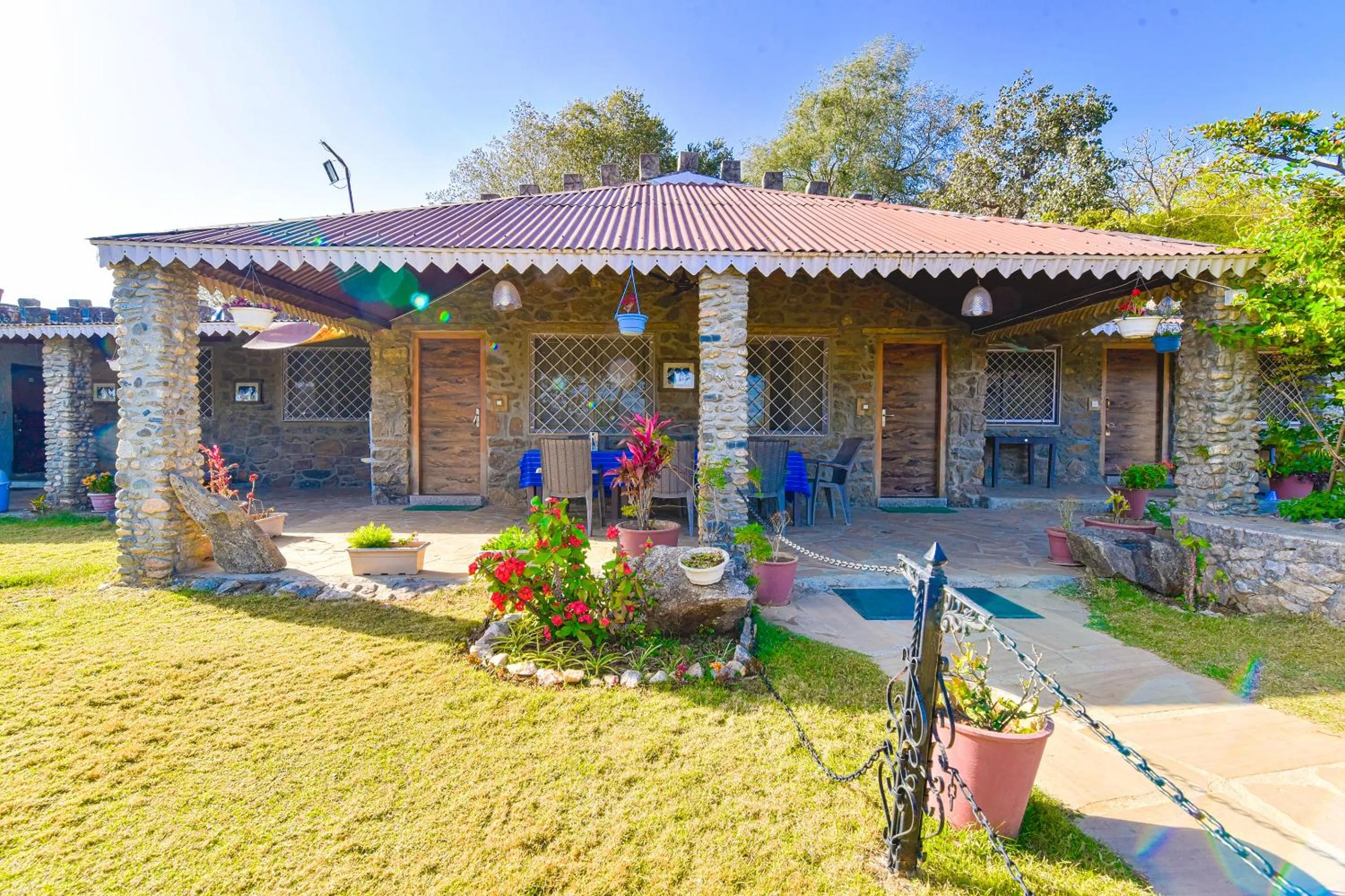 Patio in Castlle Rock, Mount Abu