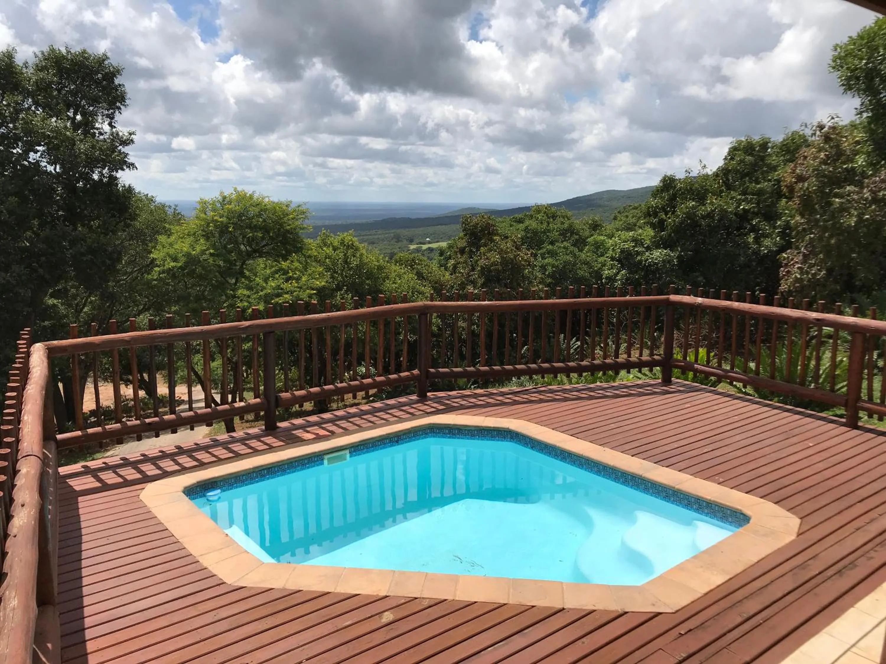 Swimming pool in Amafu Forest Lodge
