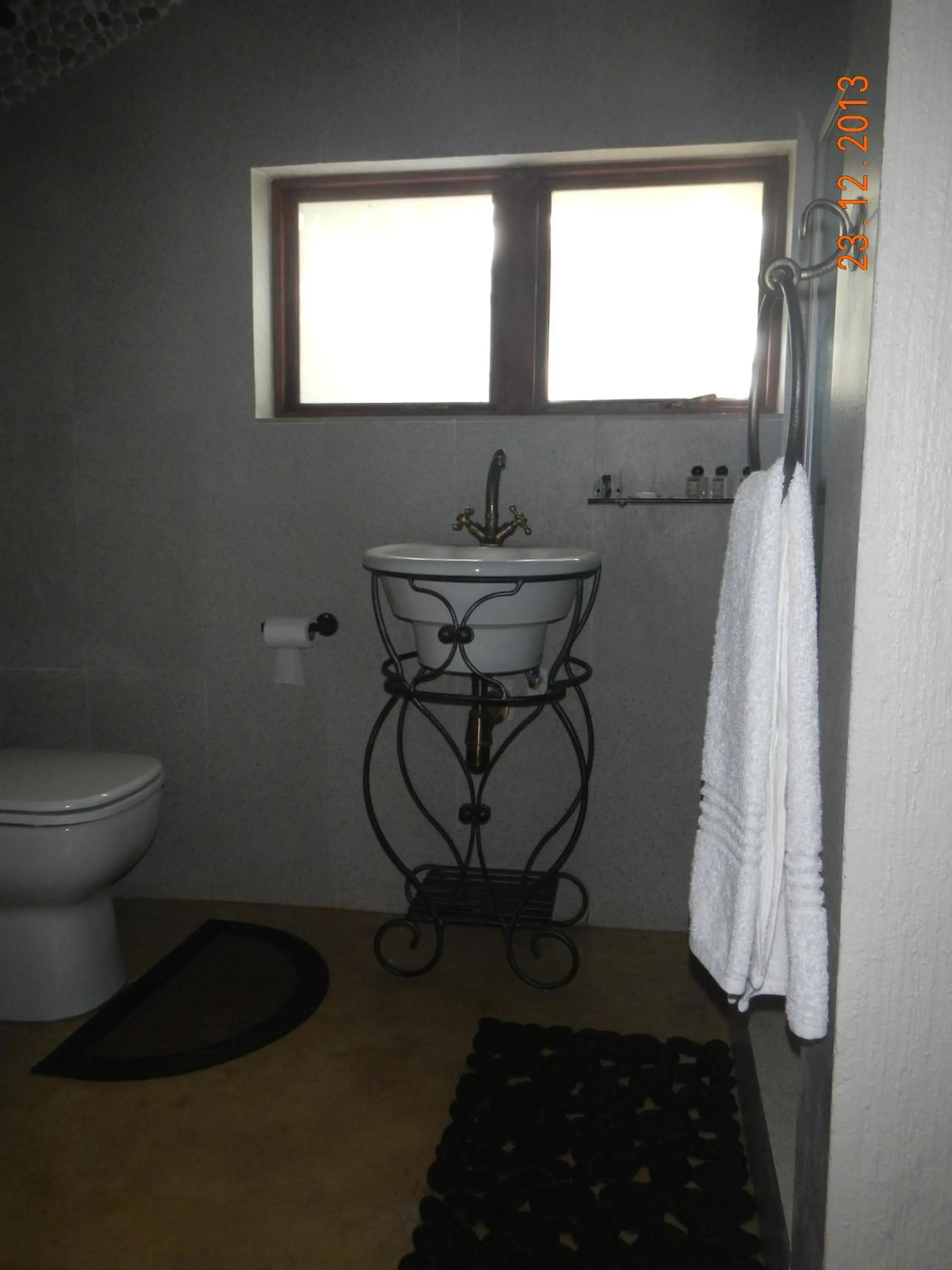 Toilet in Amafu Forest Lodge