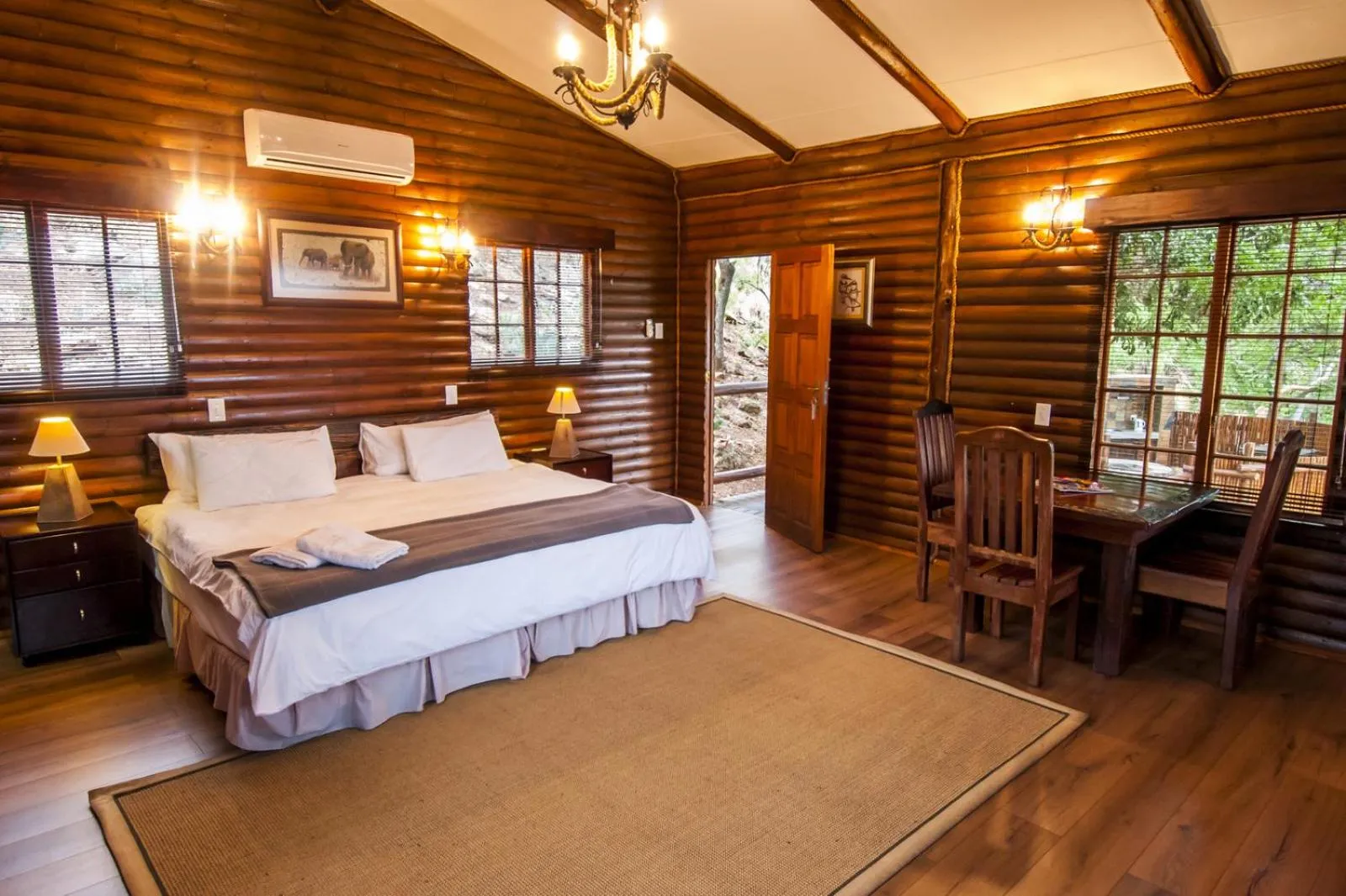 Bed in Amafu Forest Lodge