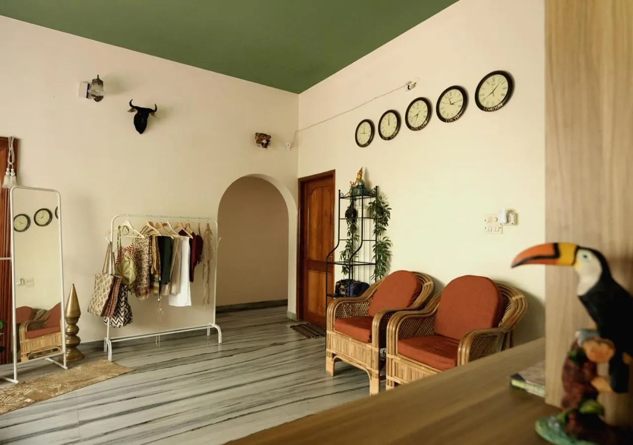 Living room in Palace Hostel by Borrbo