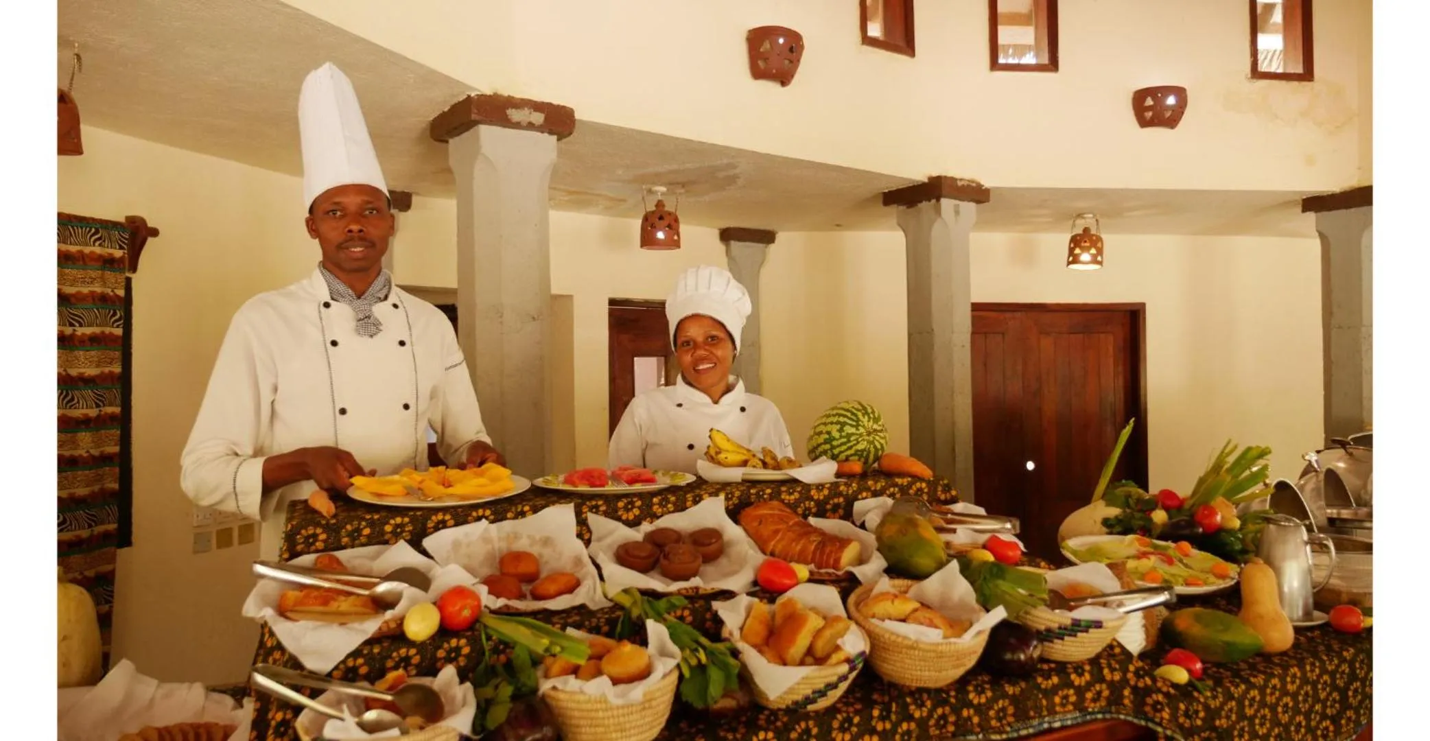 Restaurant/places to eat in Kia Airport Lodge
