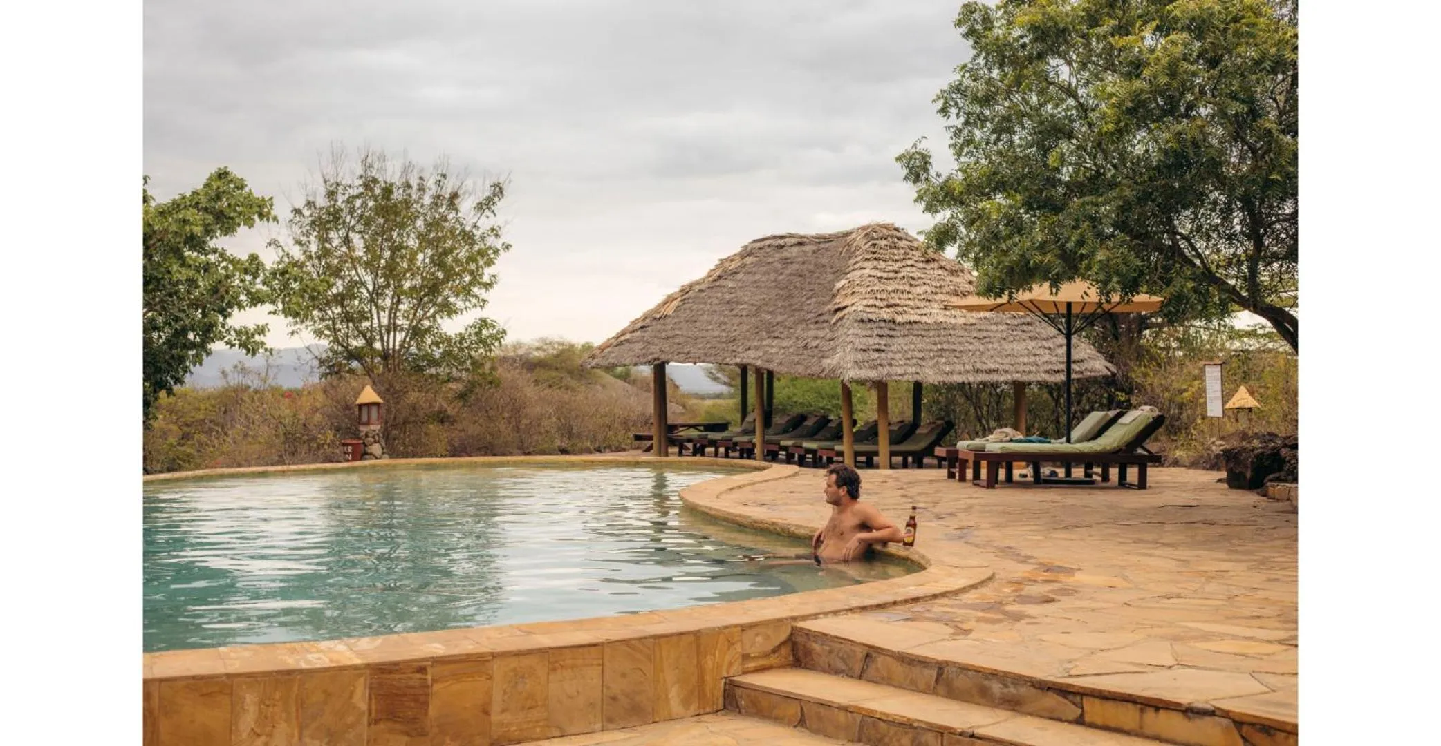 Swimming pool in Kia Airport Lodge