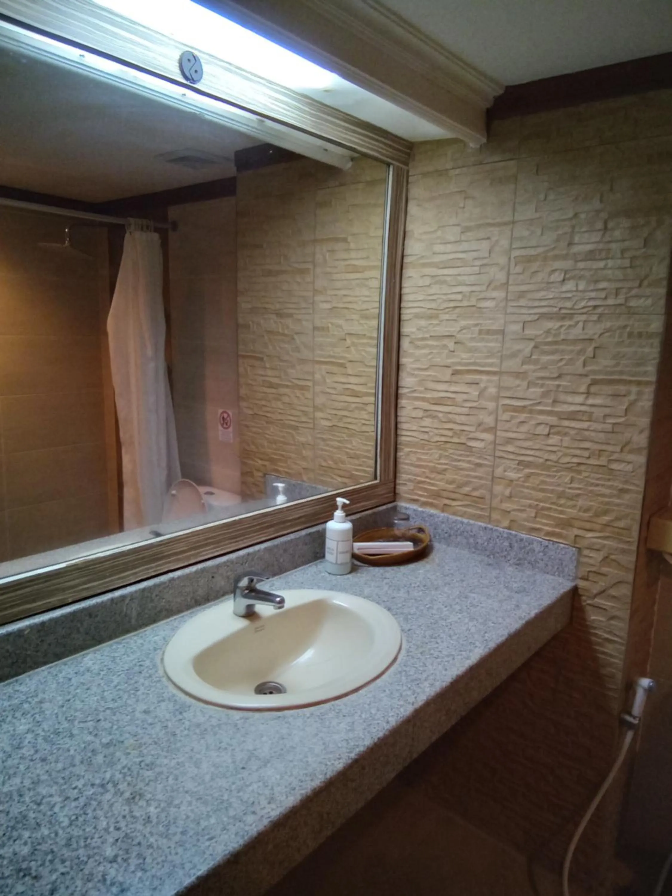 Bathroom in Puri Dibia Kuta Hotel & Apartment